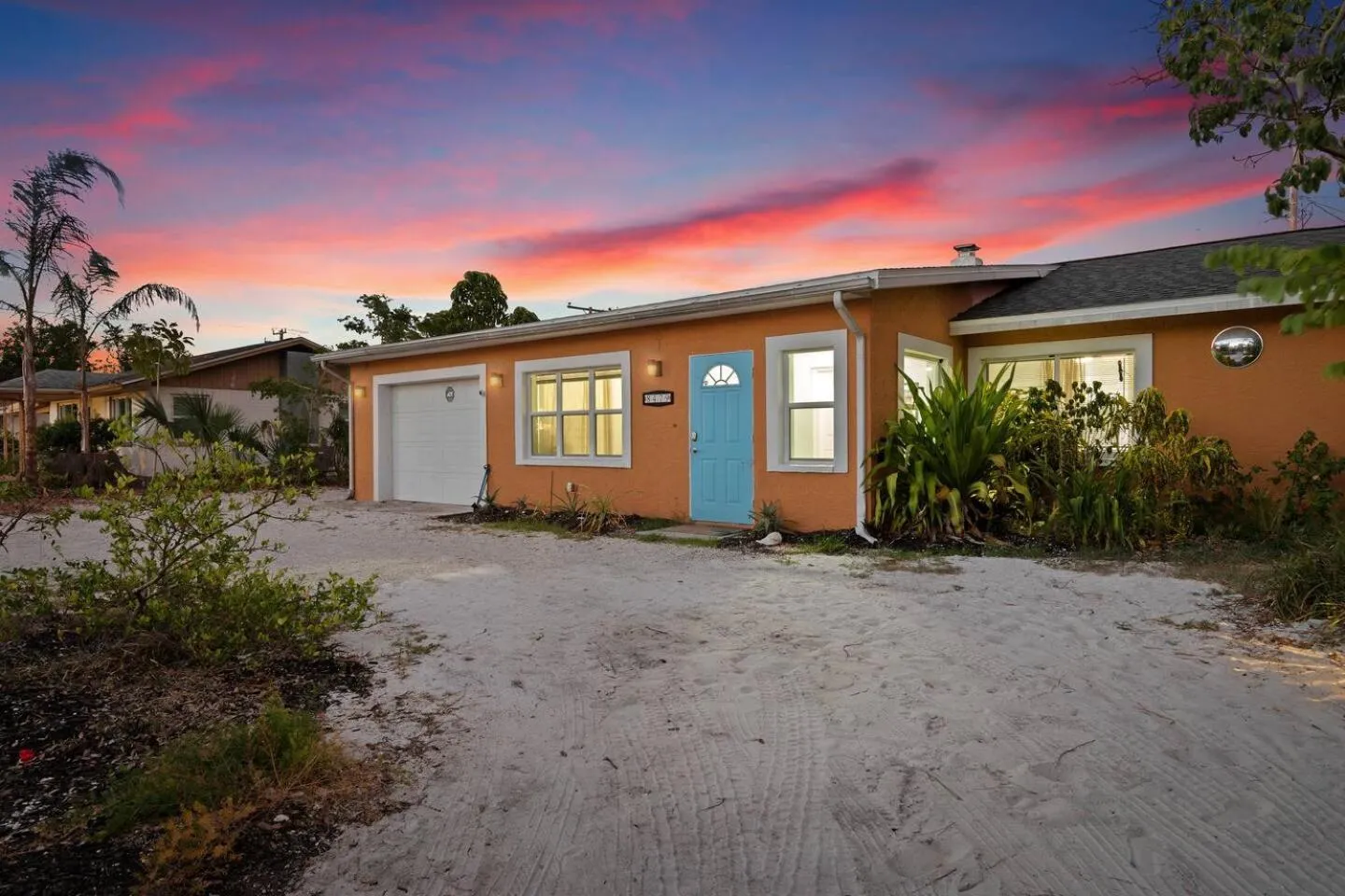 Coastal Villa w Amazing Courtyard - Splash Pad!
