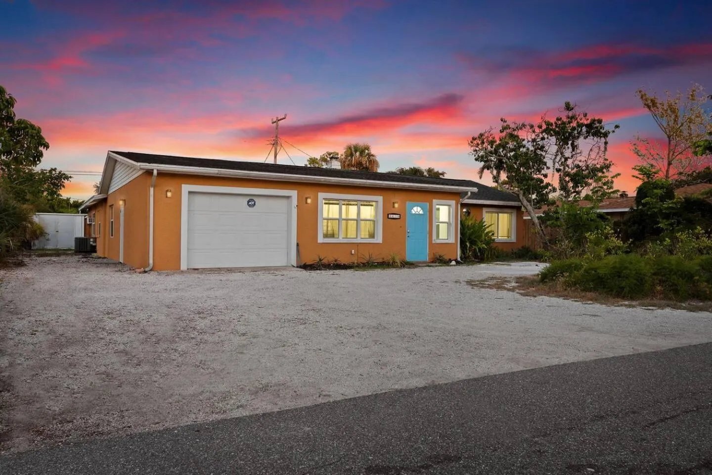 Coastal Villa w Amazing Courtyard - Splash Pad!