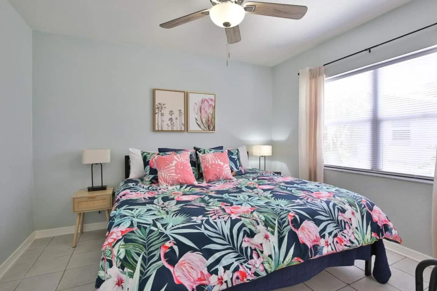 Bed in Coastal Villa w Amazing Courtyard - Splash Pad!