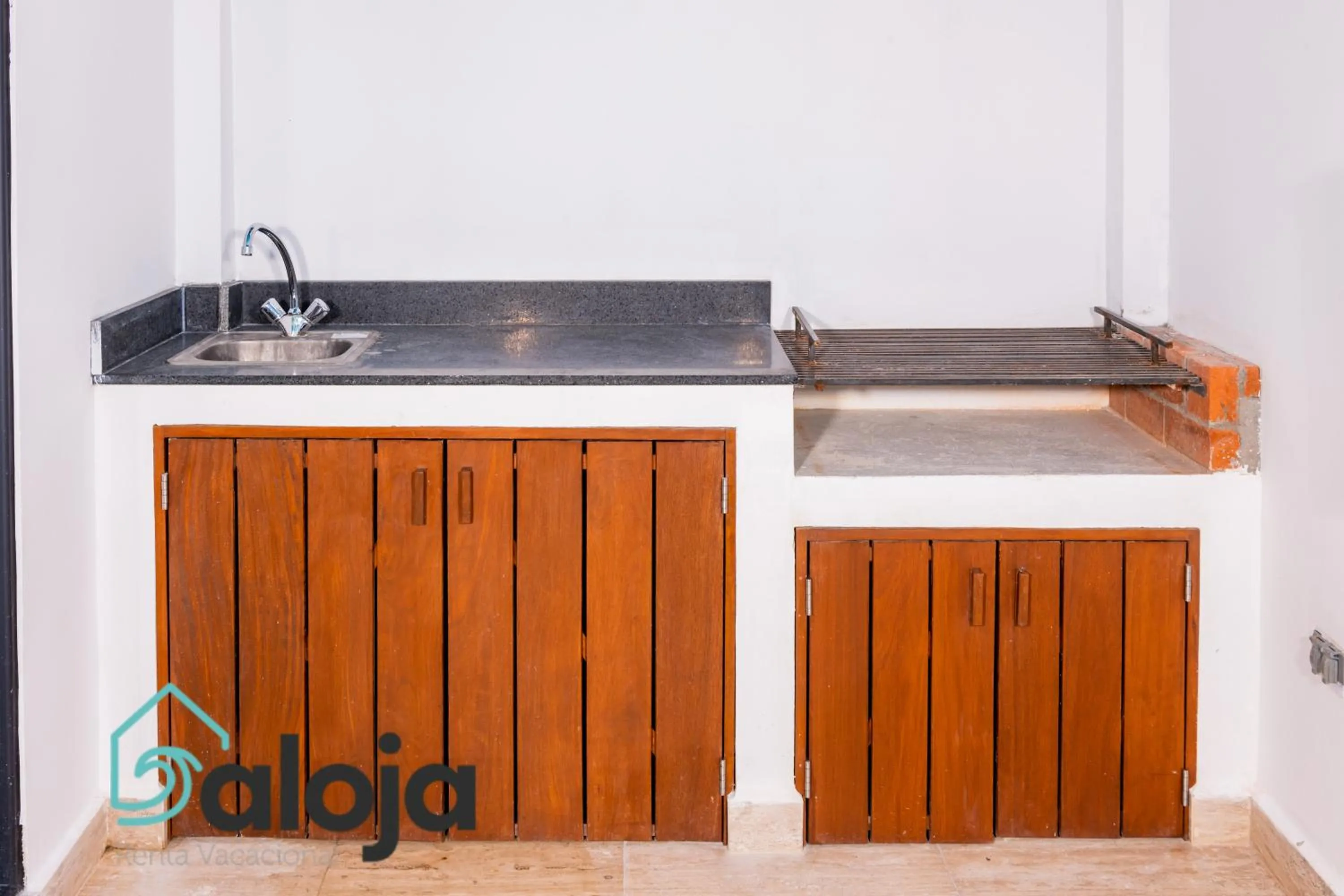 BBQ facilities in Torre Sofia - By Aloja RV