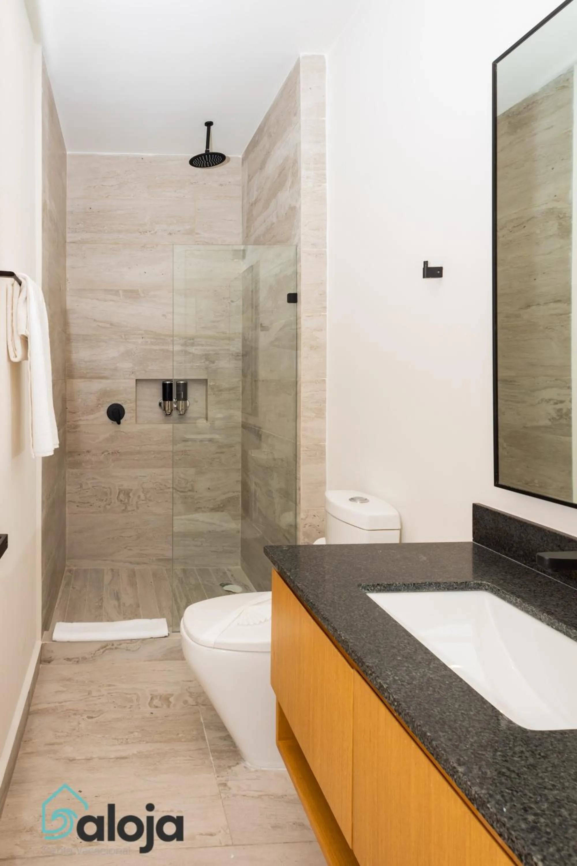 Toilet in Torre Sofia - By Aloja RV