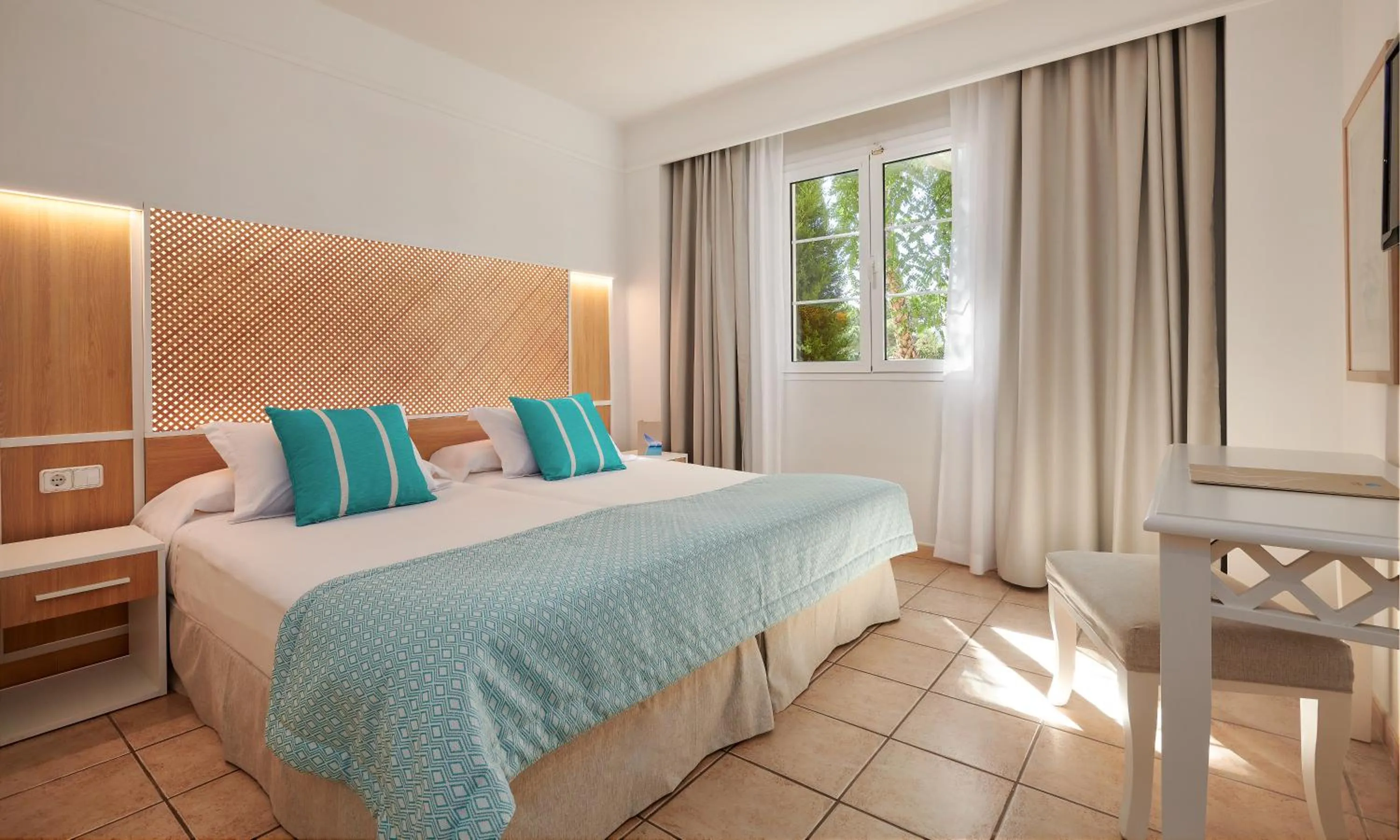 Bedroom, Bed in Grupotel Club Turquesa Mar