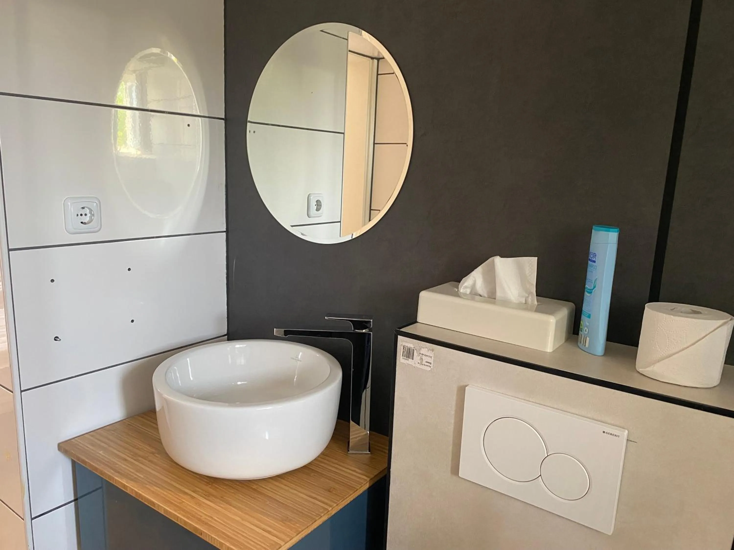 Toilet in Hotel Petite Königsallee SELF CHECK-IN