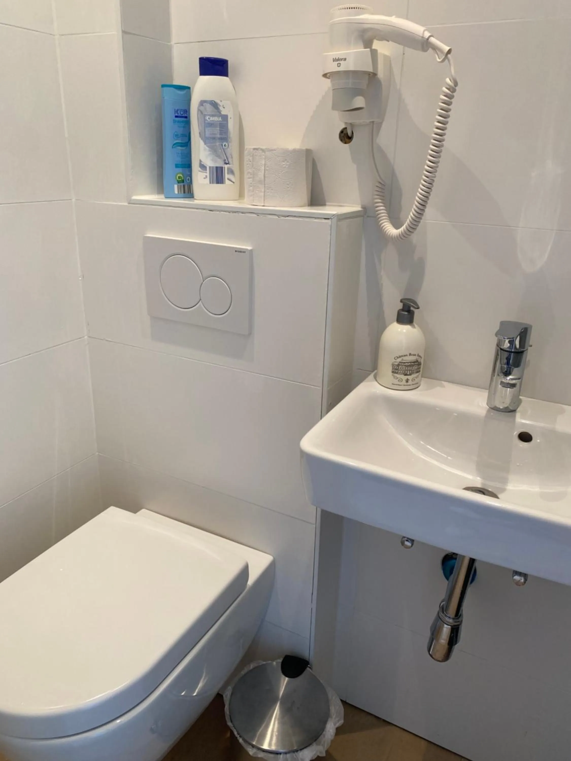 Toilet in Hotel Petite Königsallee SELF CHECK-IN