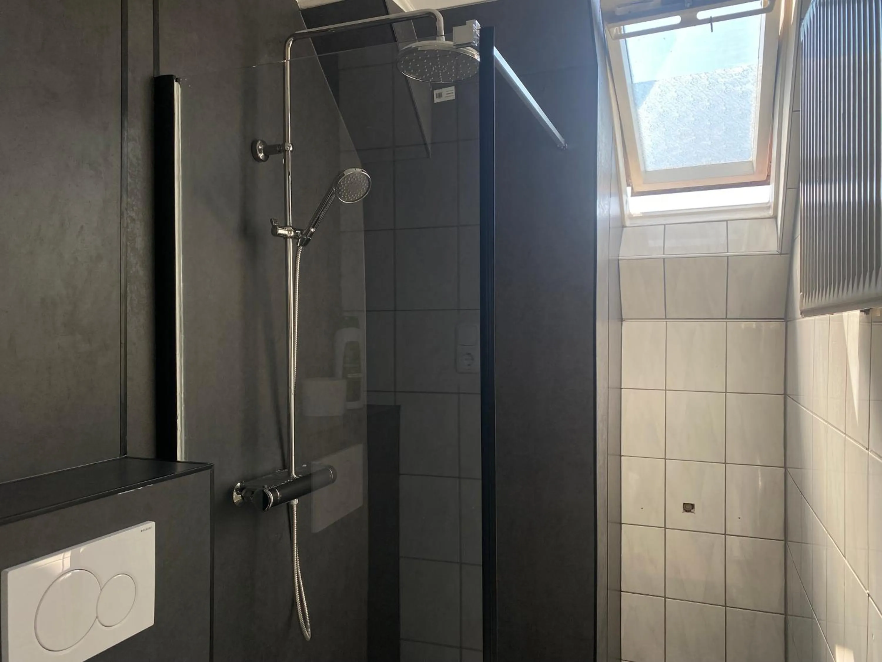 Shower in Hotel Petite Königsallee SELF CHECK-IN