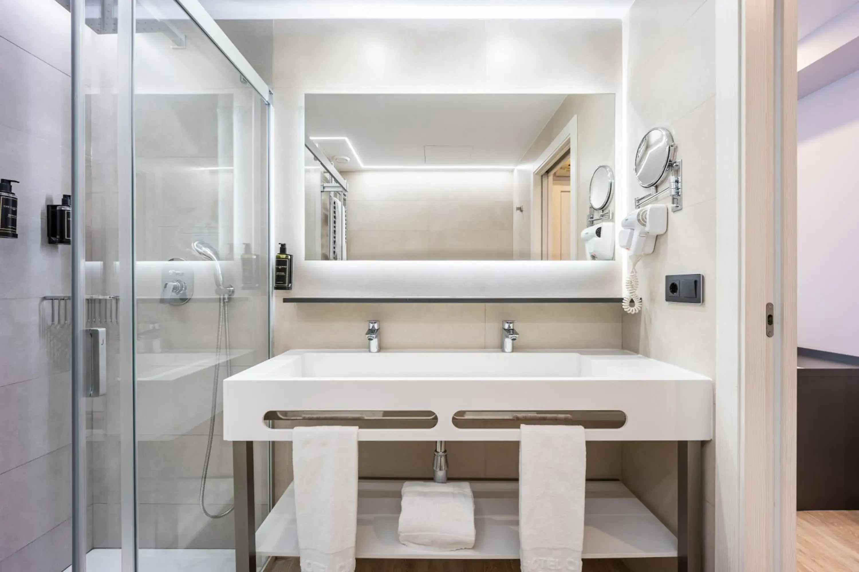 Premium Double or Twin Room with Front Sea View (1 Adult + 1 Child) - single occupancy in Hotel Cimbel Premium Double or Twin Room with Front Sea View (1 Adult + 1 Child) - single occupancy in Hotel Cimbel