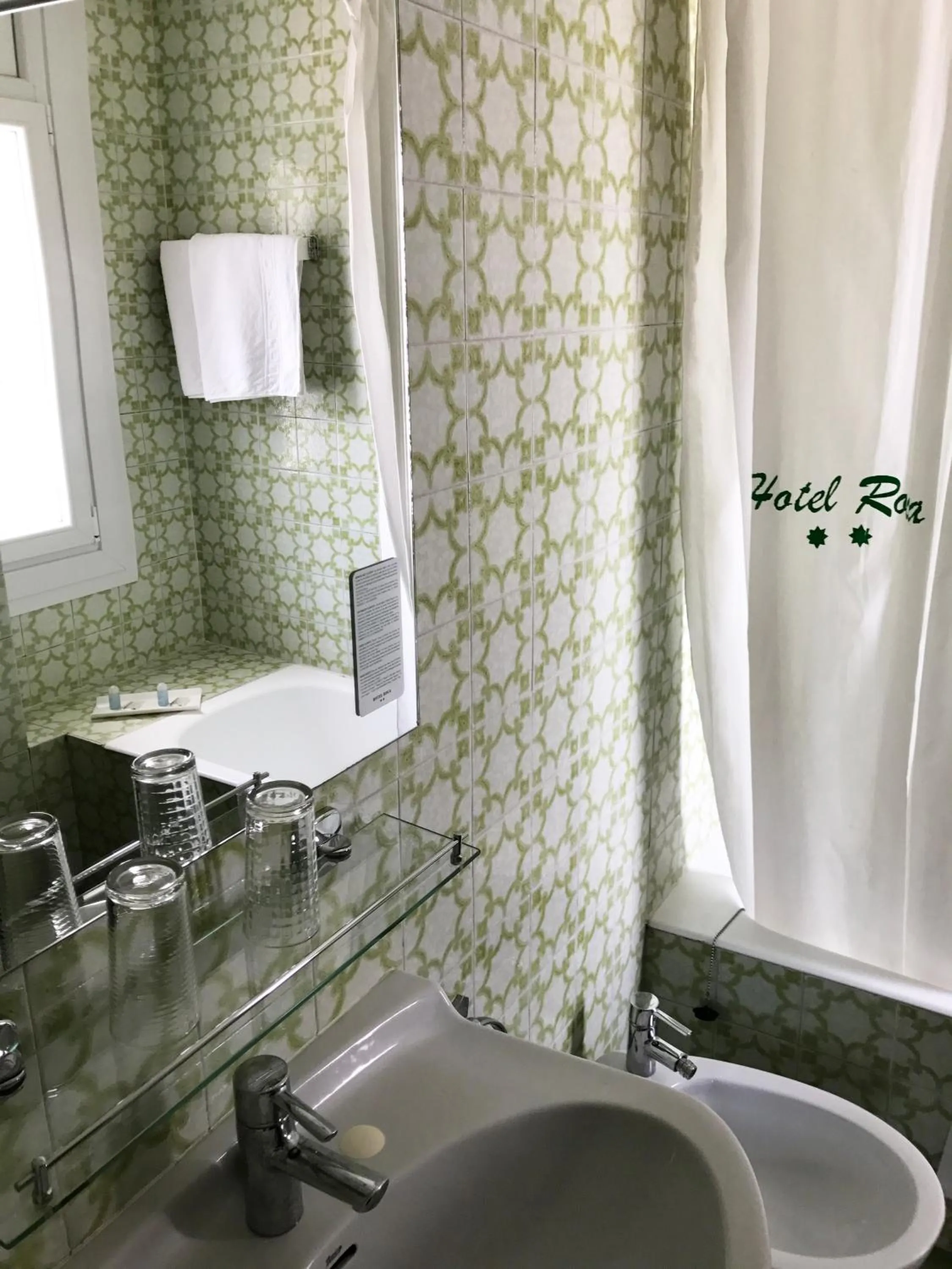 Bathroom in Hotel Roca