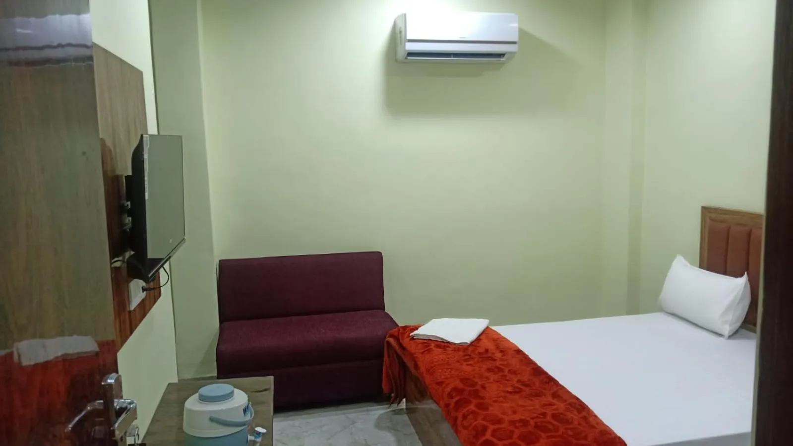 Bed in Shagun Banquet and Hotel