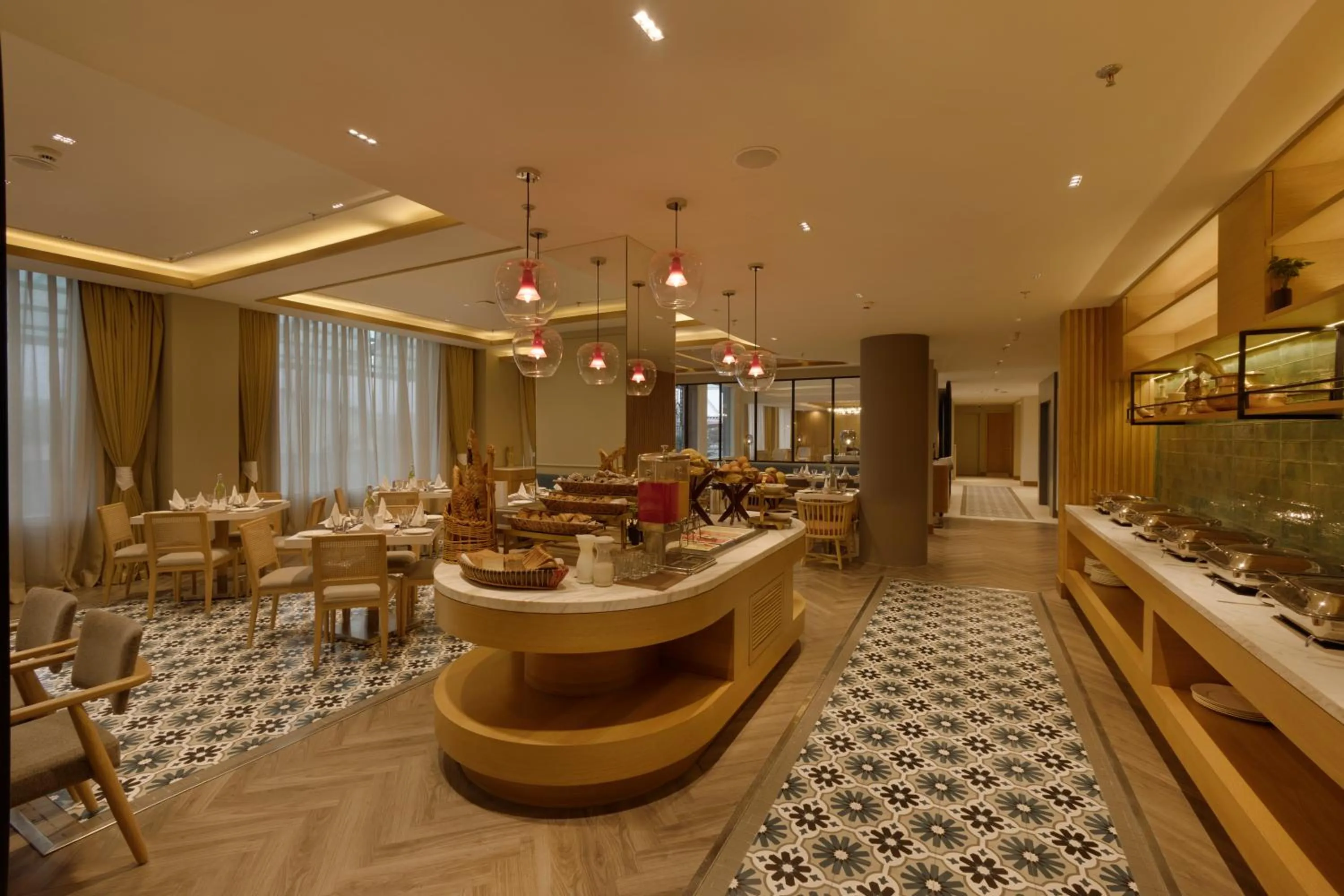 Restaurant/places to eat in Sarovar Portico Srinagar