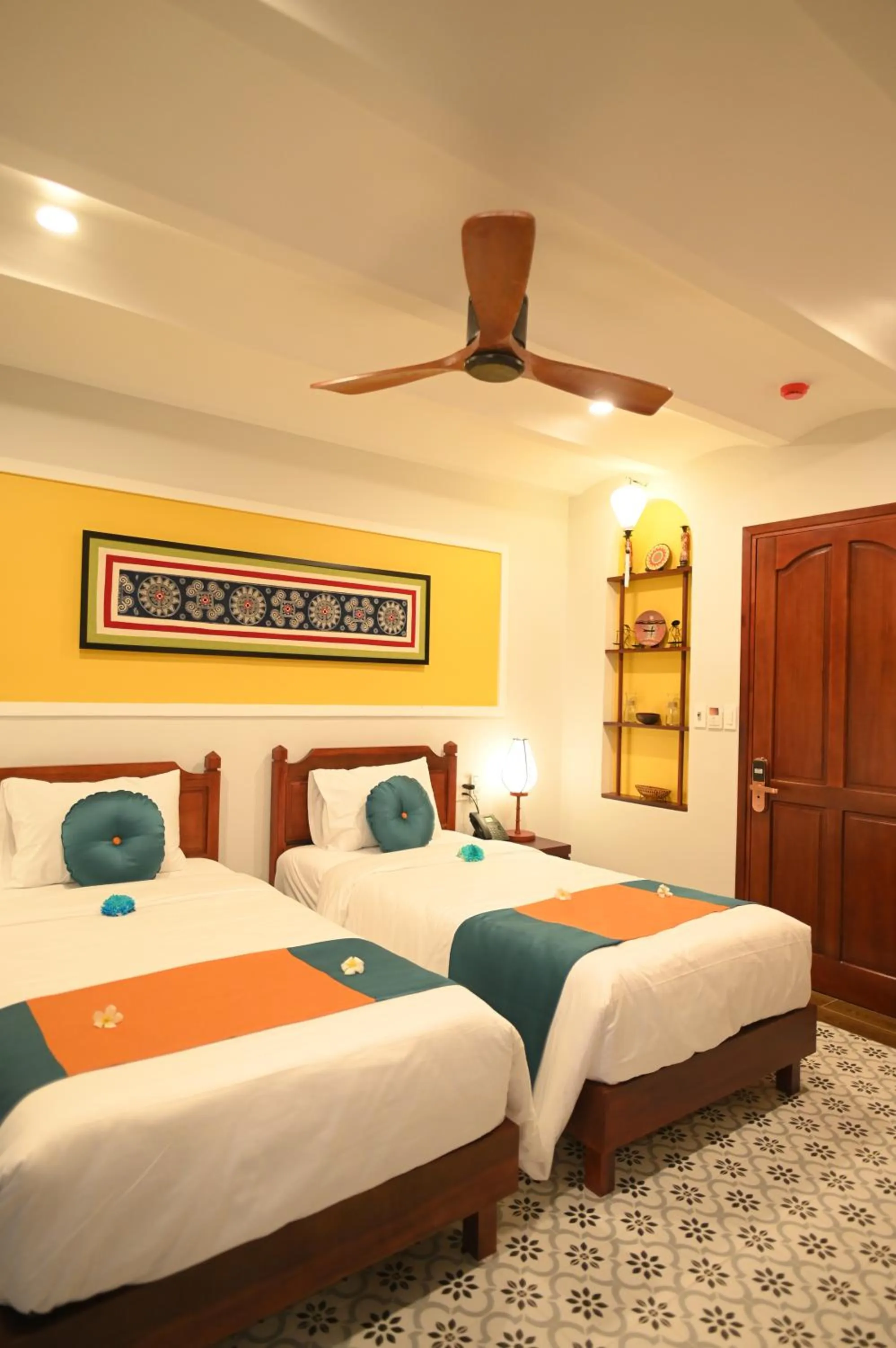 Bed in De'Colore Villa Hoi An