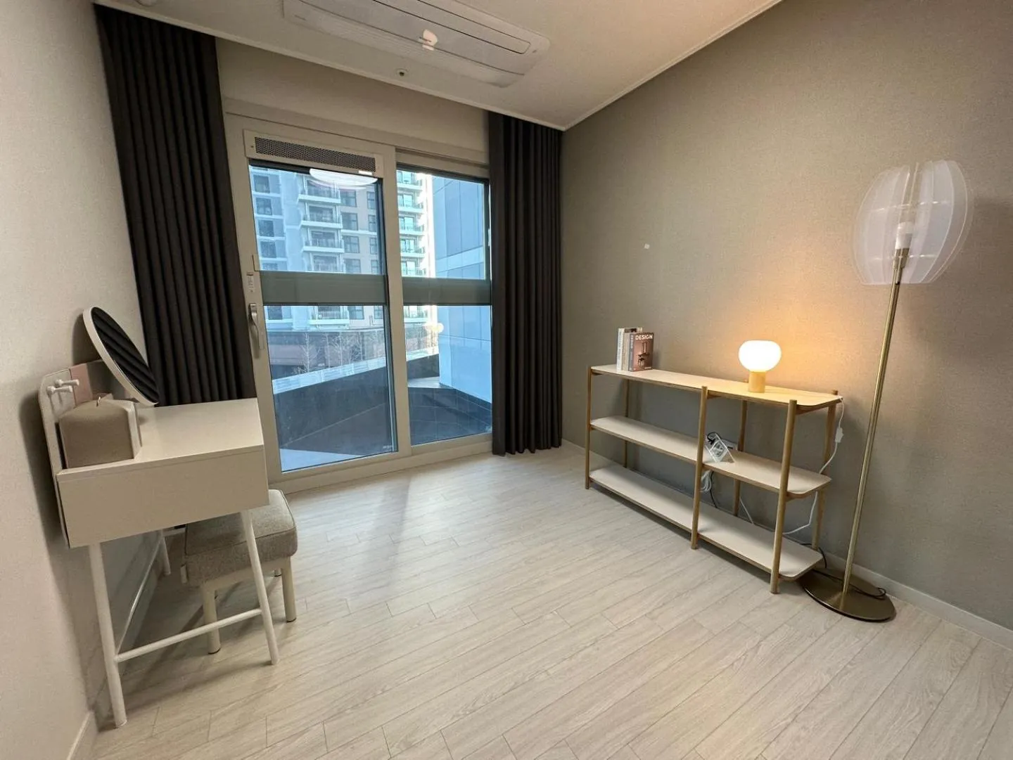 Photo of the whole room in Y COLLECTION by UH FLAT OSIRIA