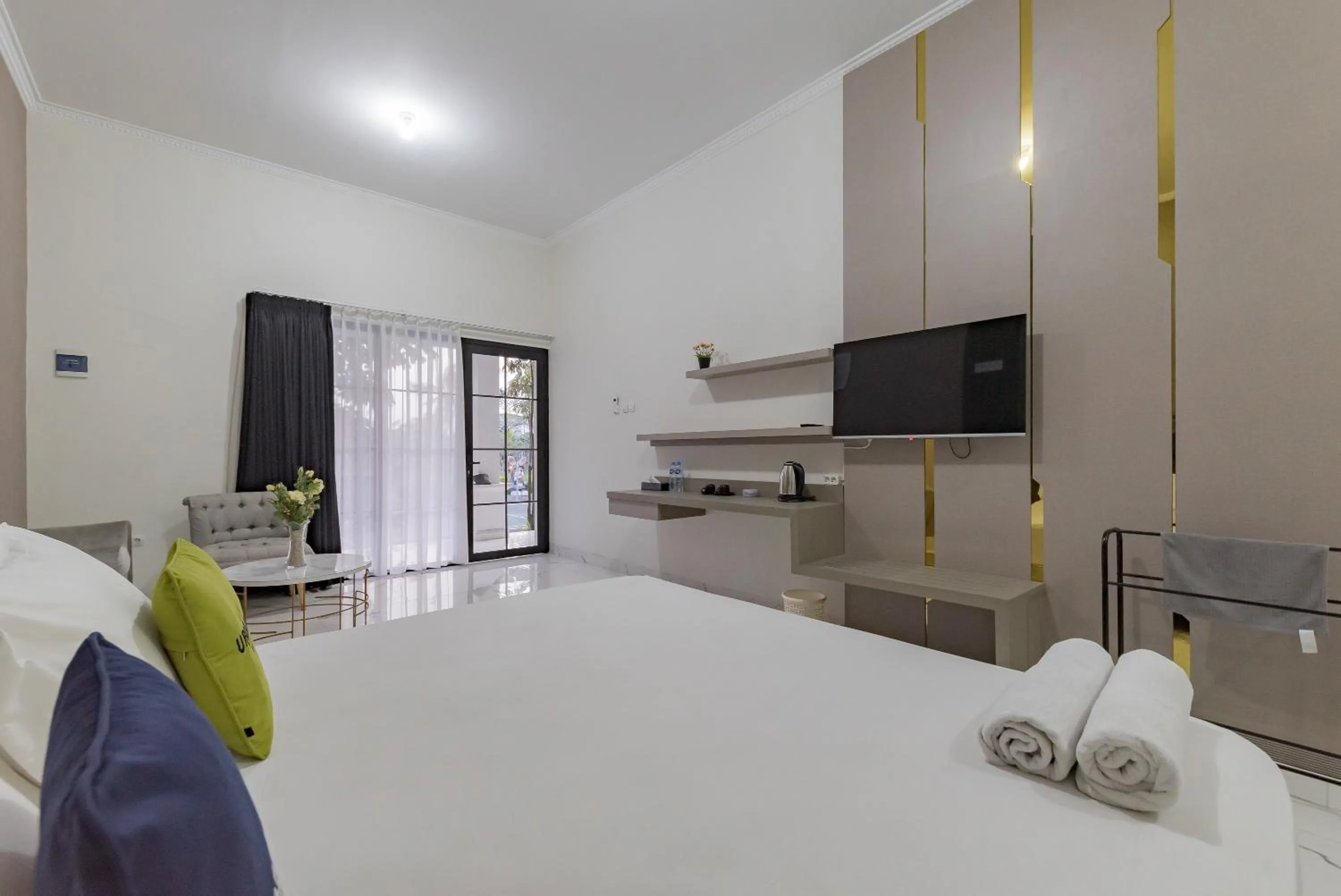 Bed in Urbanview Hotel Khayrizsan Tasikmalaya by RedDoorz