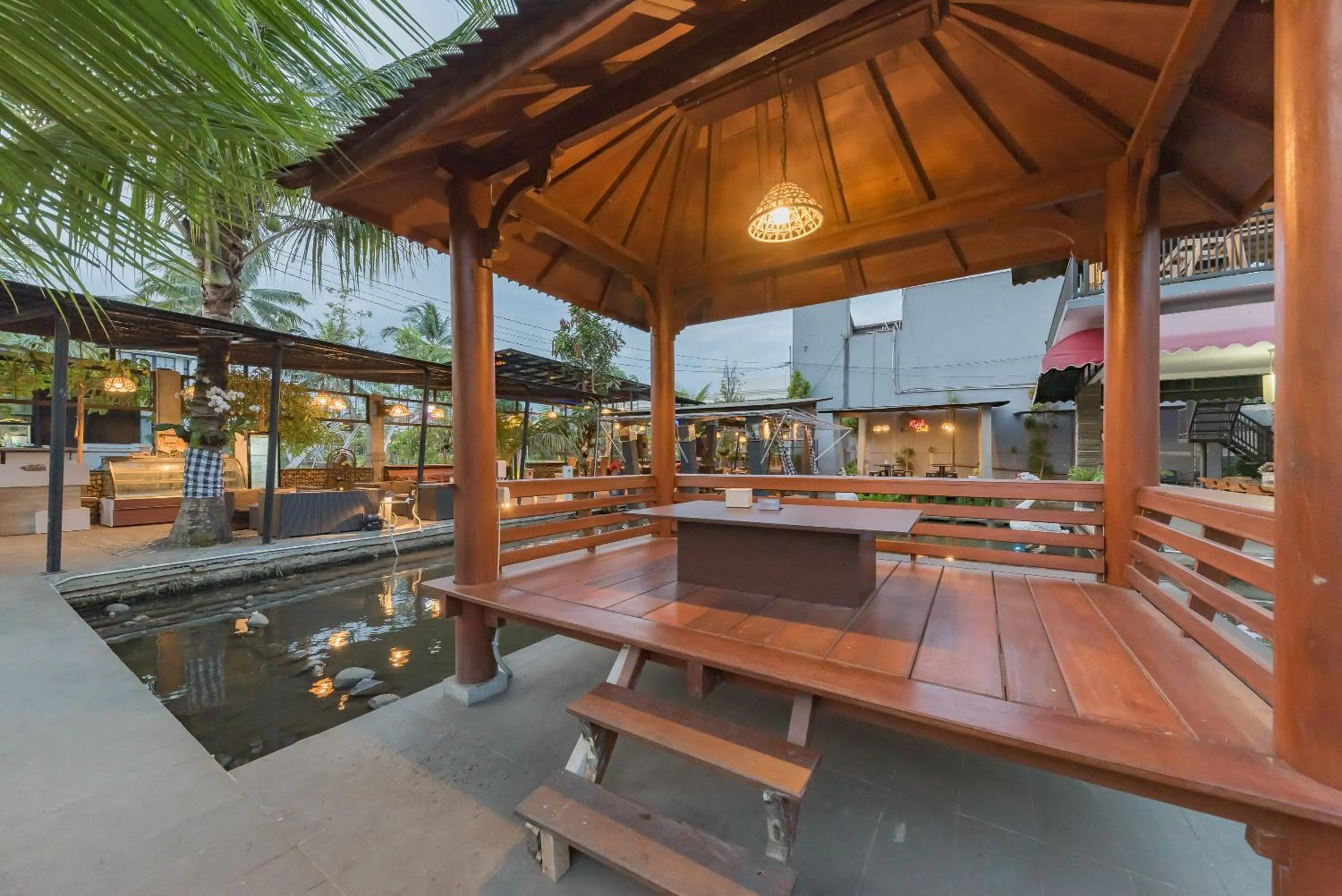 Restaurant/places to eat in Urbanview Hotel Khayrizsan Tasikmalaya by RedDoorz