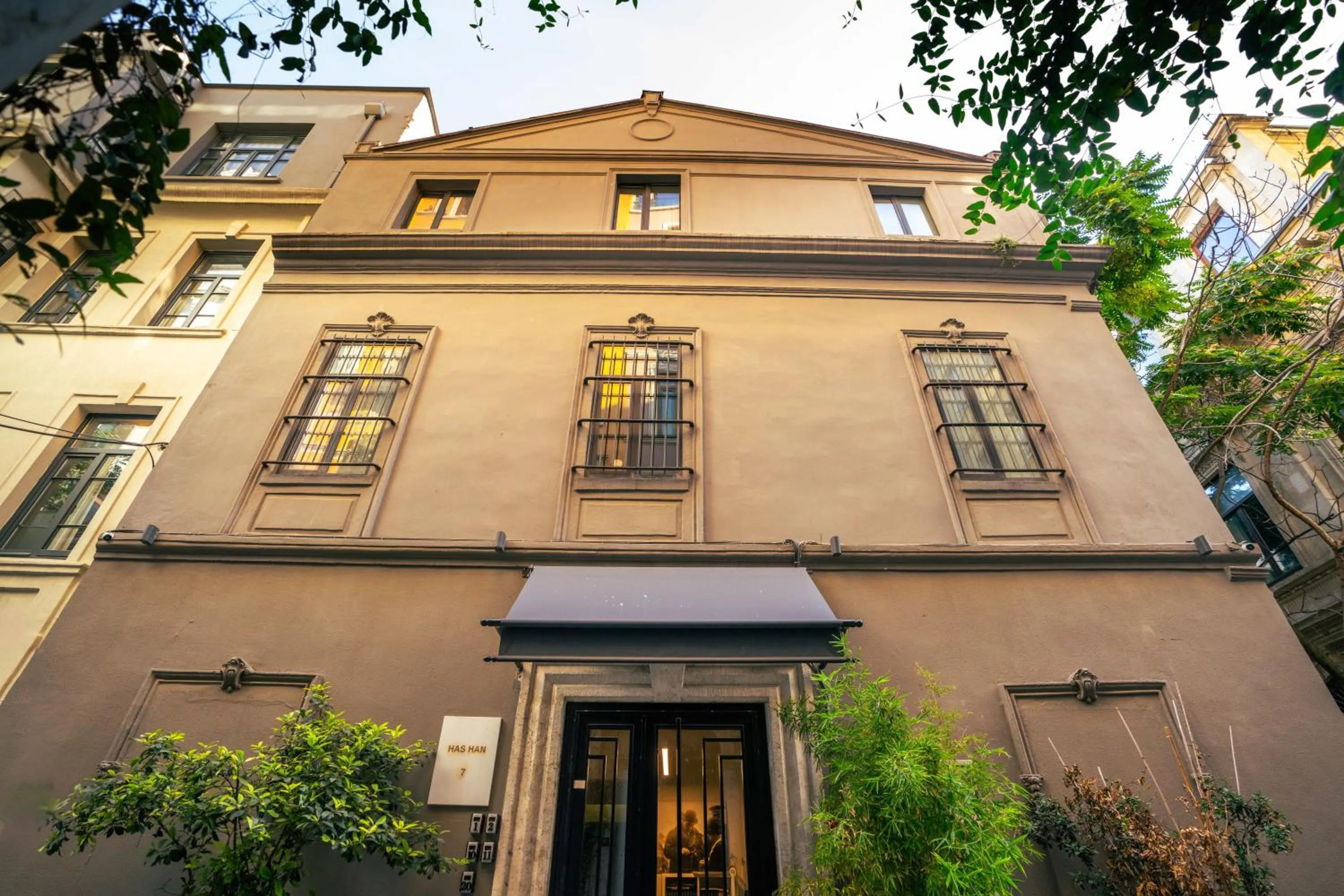 Property building in DeCamondo Residence