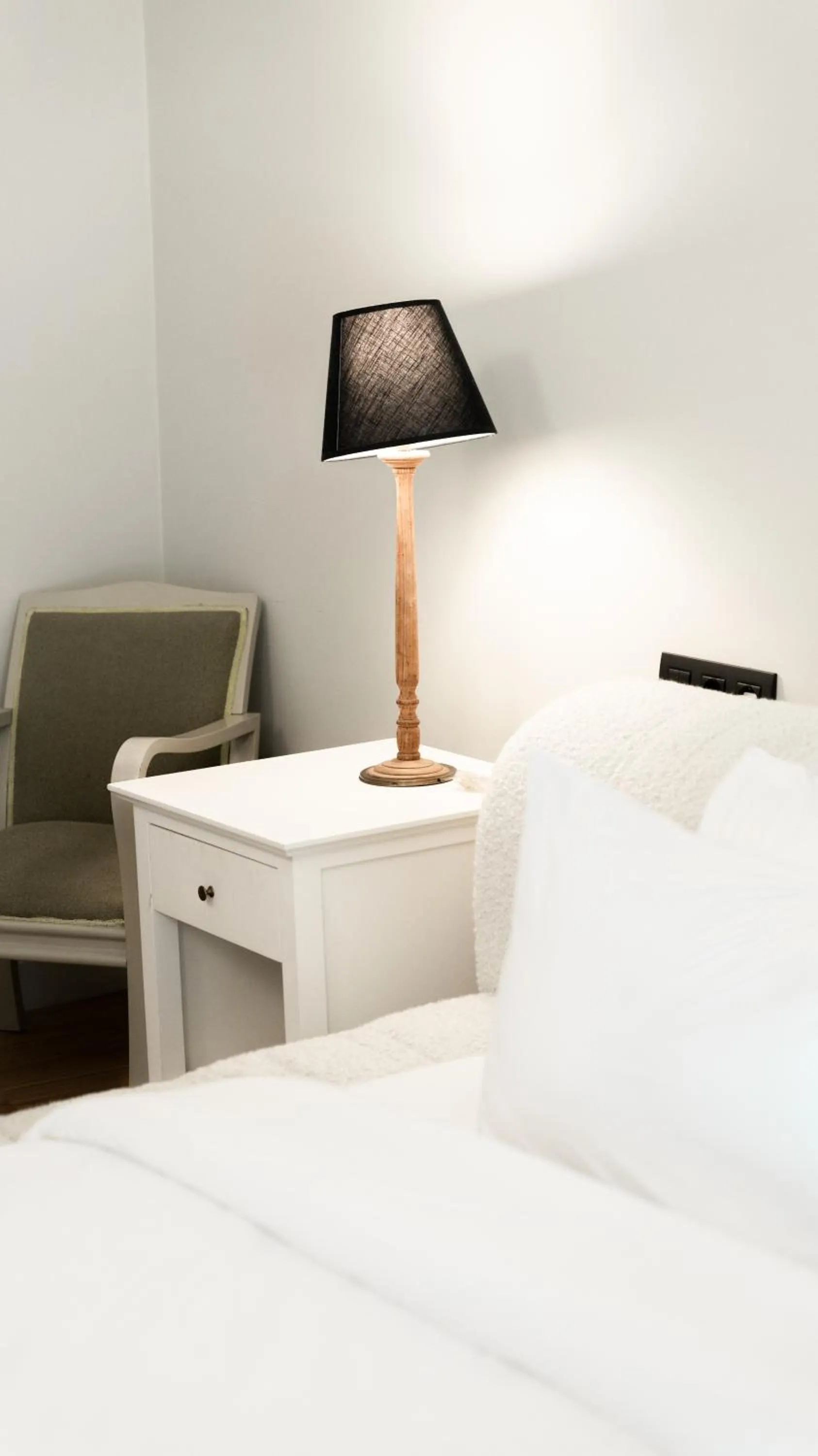 Bed in DeCamondo Residence