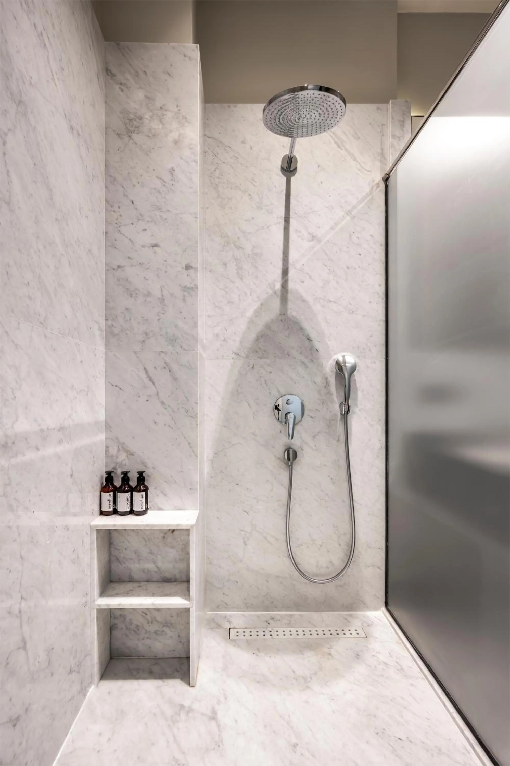 Shower in DeCamondo Residence