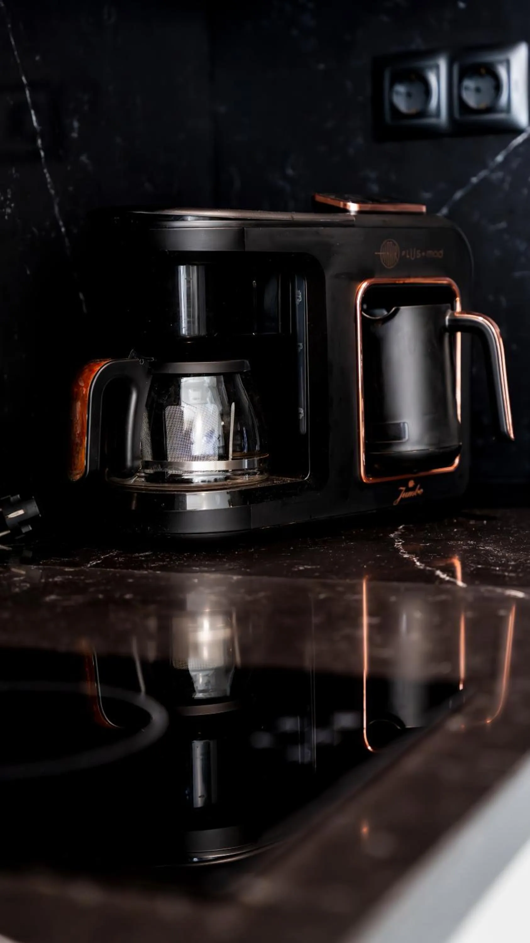 Coffee/tea facilities in DeCamondo Residence