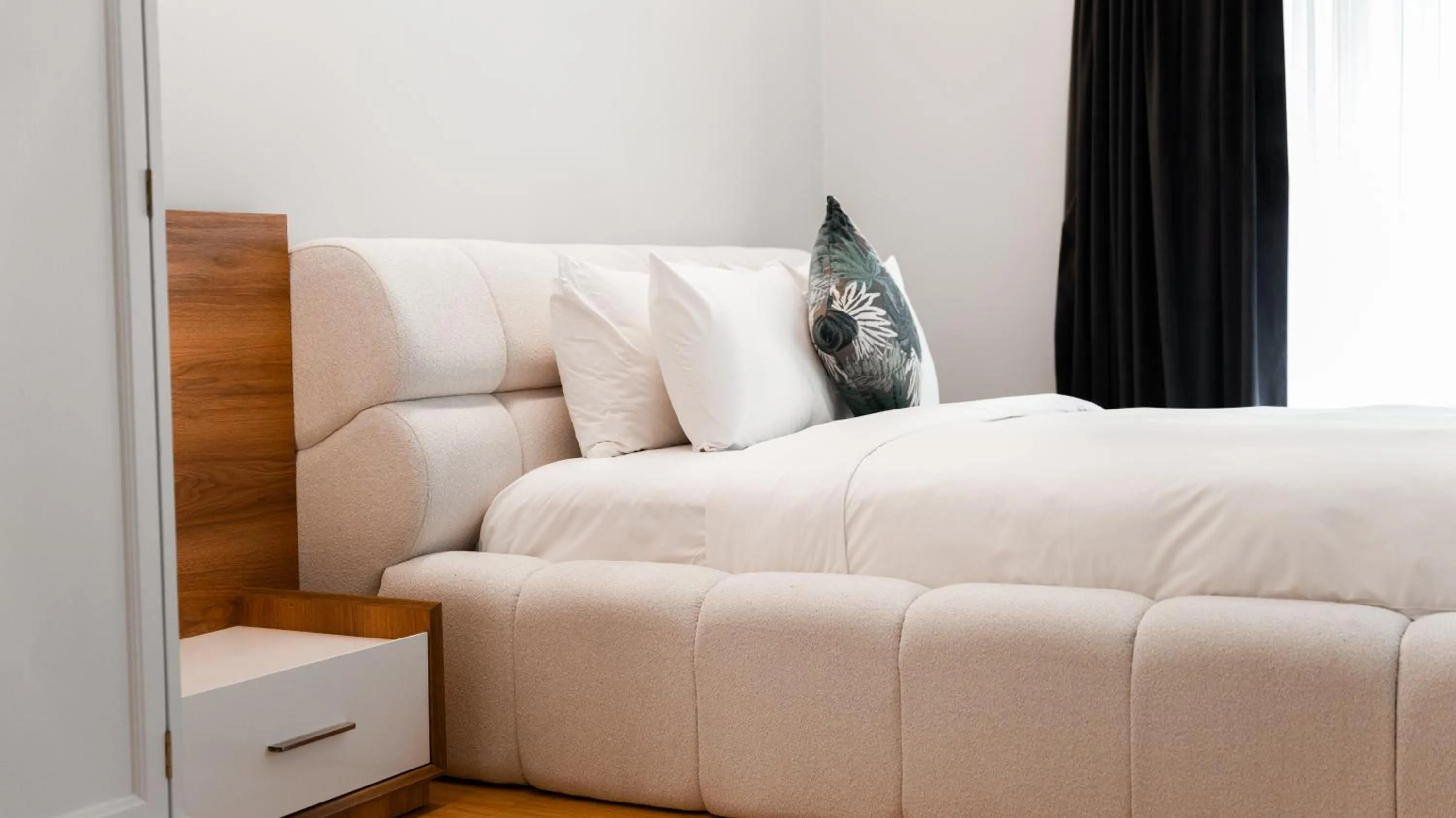 TV and multimedia, Bed in DeCamondo Residence