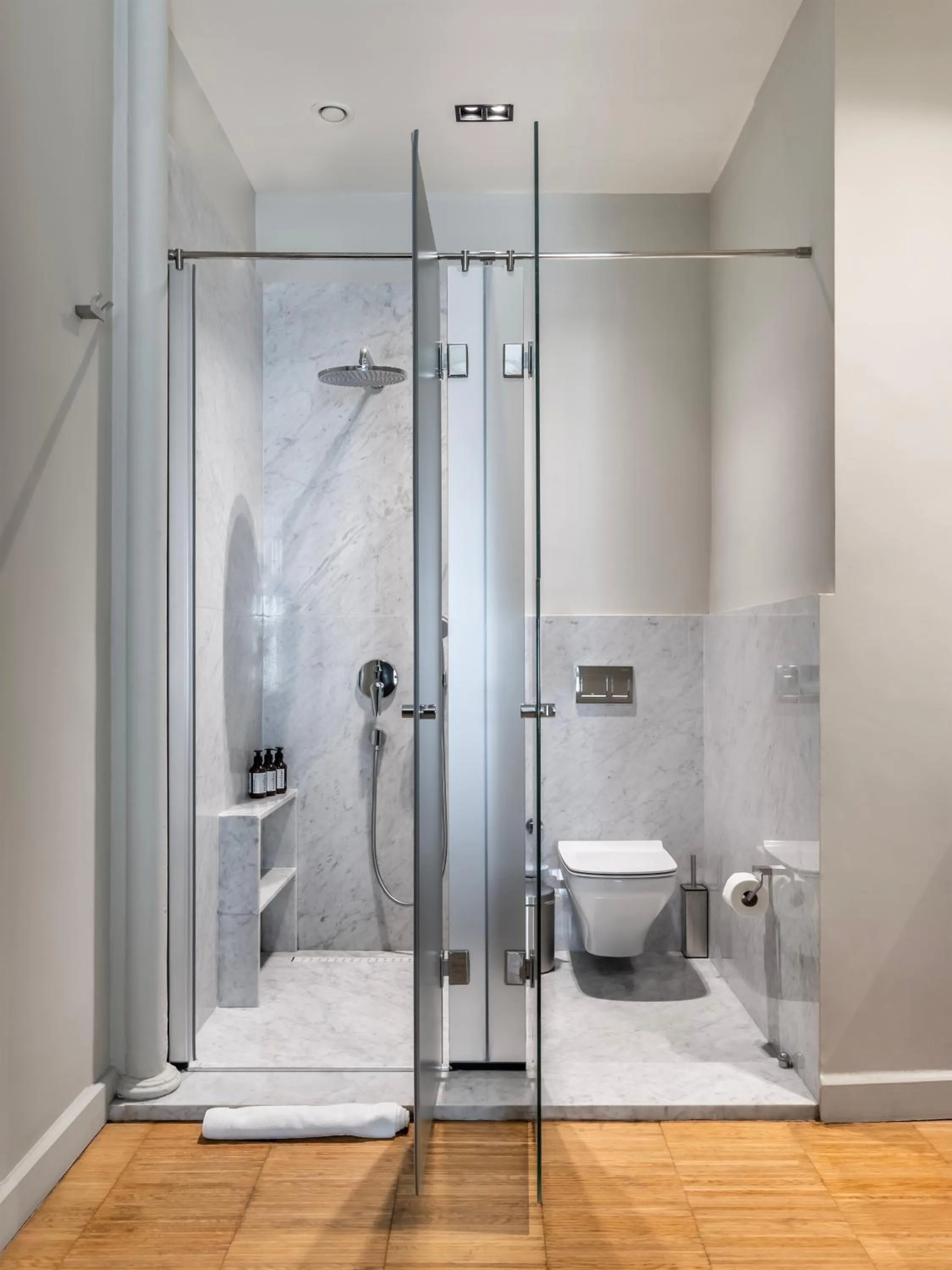 Shower in DeCamondo Residence