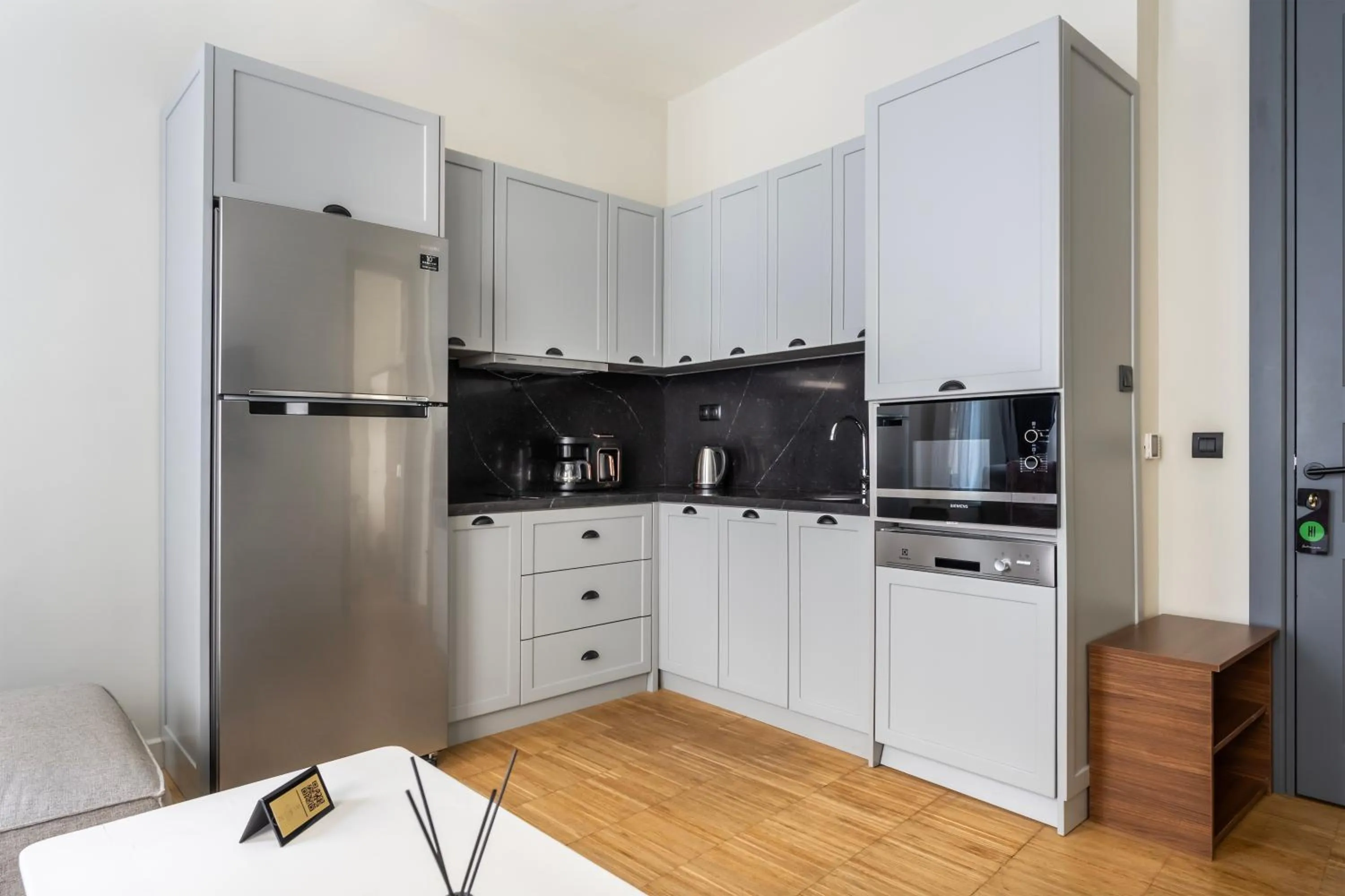 Coffee/tea facilities in DeCamondo Residence