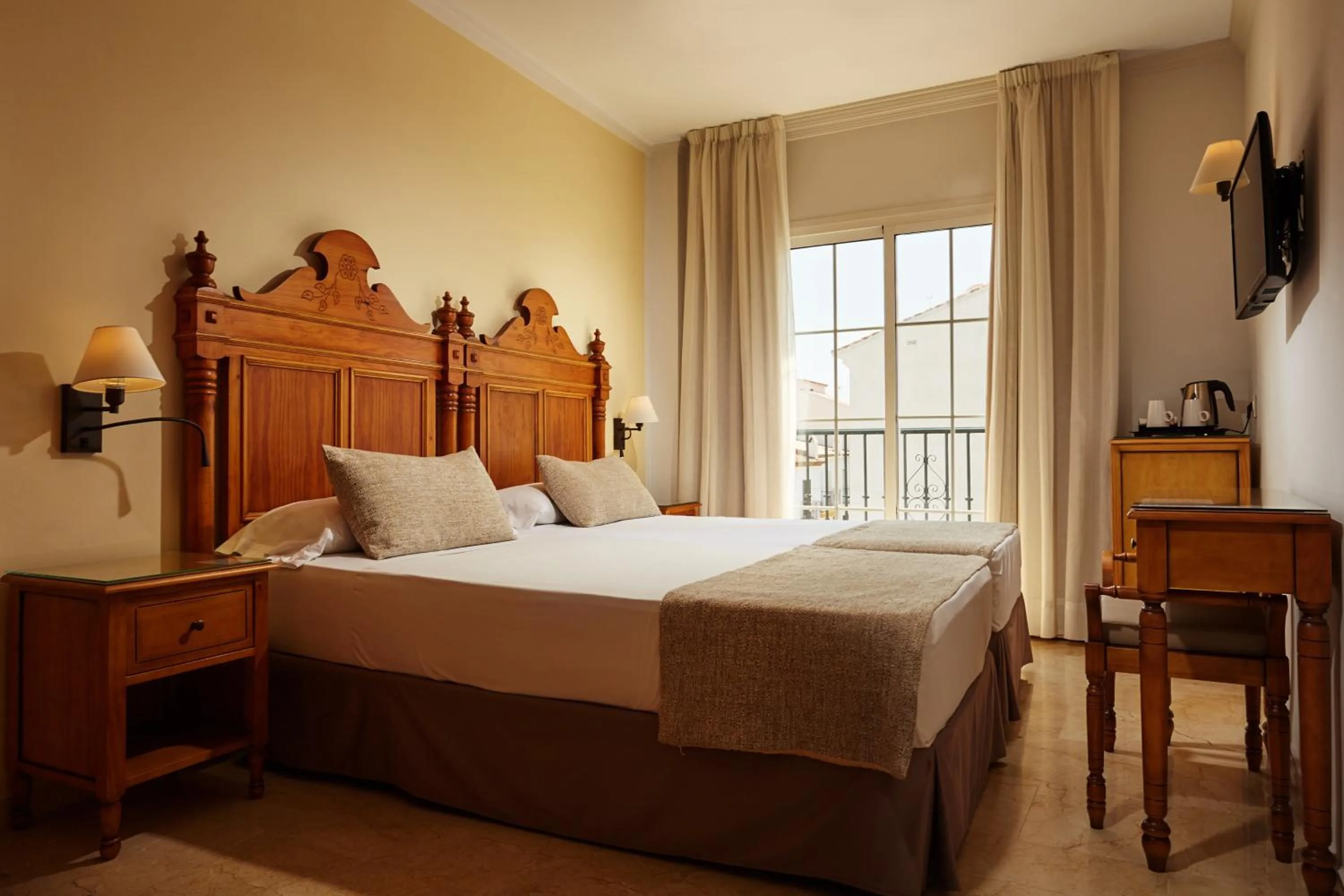 Bedroom, Bed in Hotel Villa Flamenca