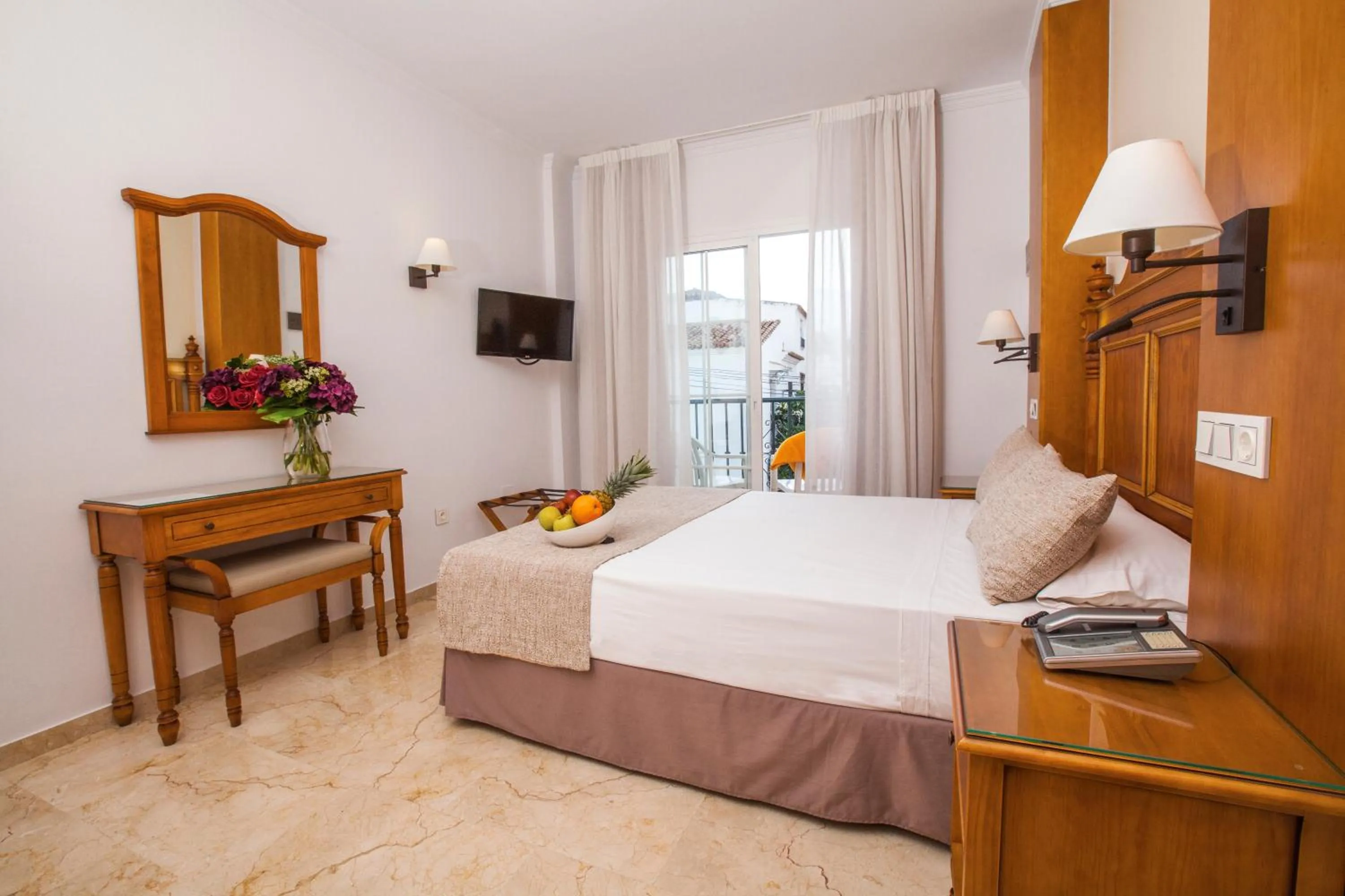 Bed in Hotel Villa Flamenca