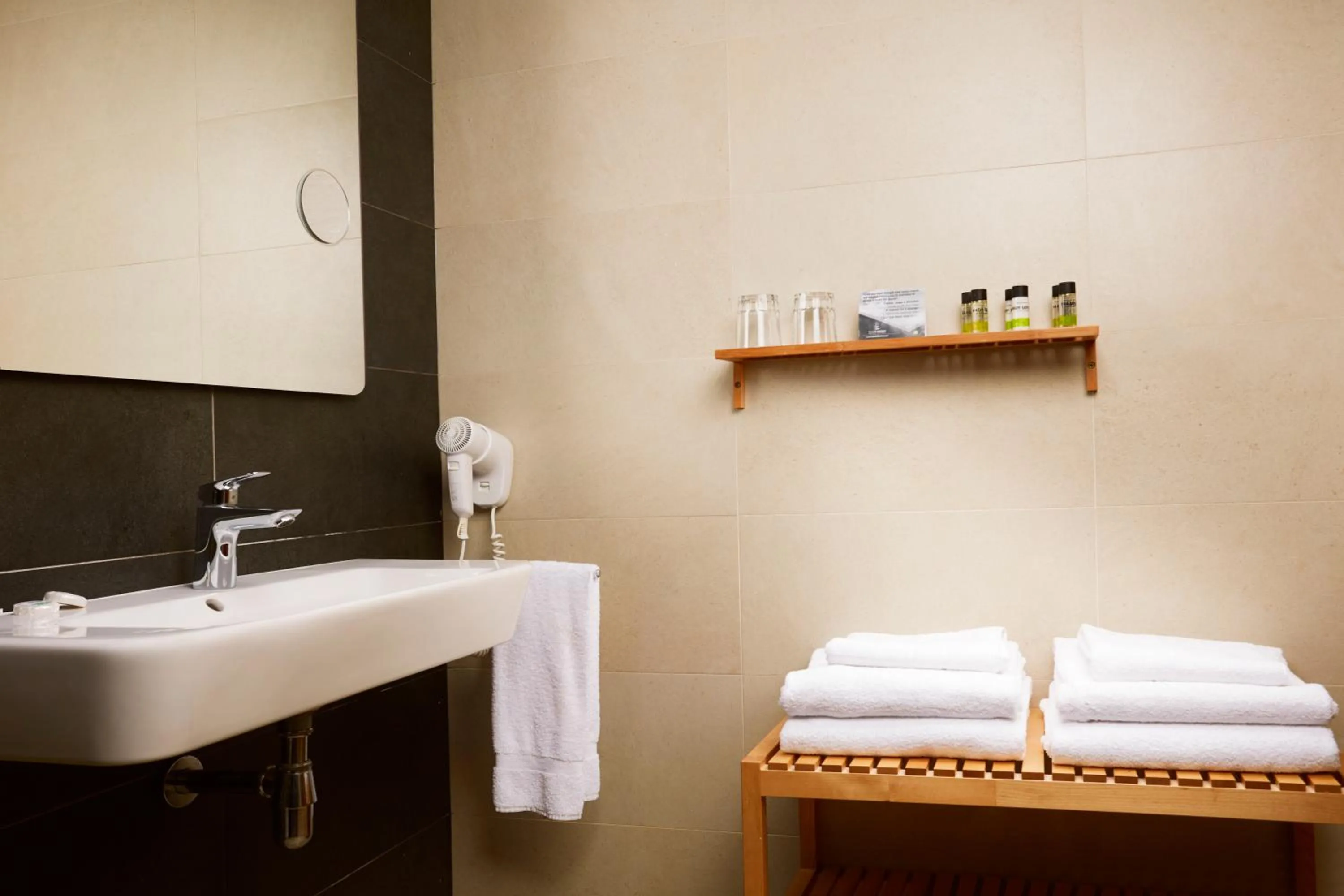 Bathroom in Hotel Villa Flamenca