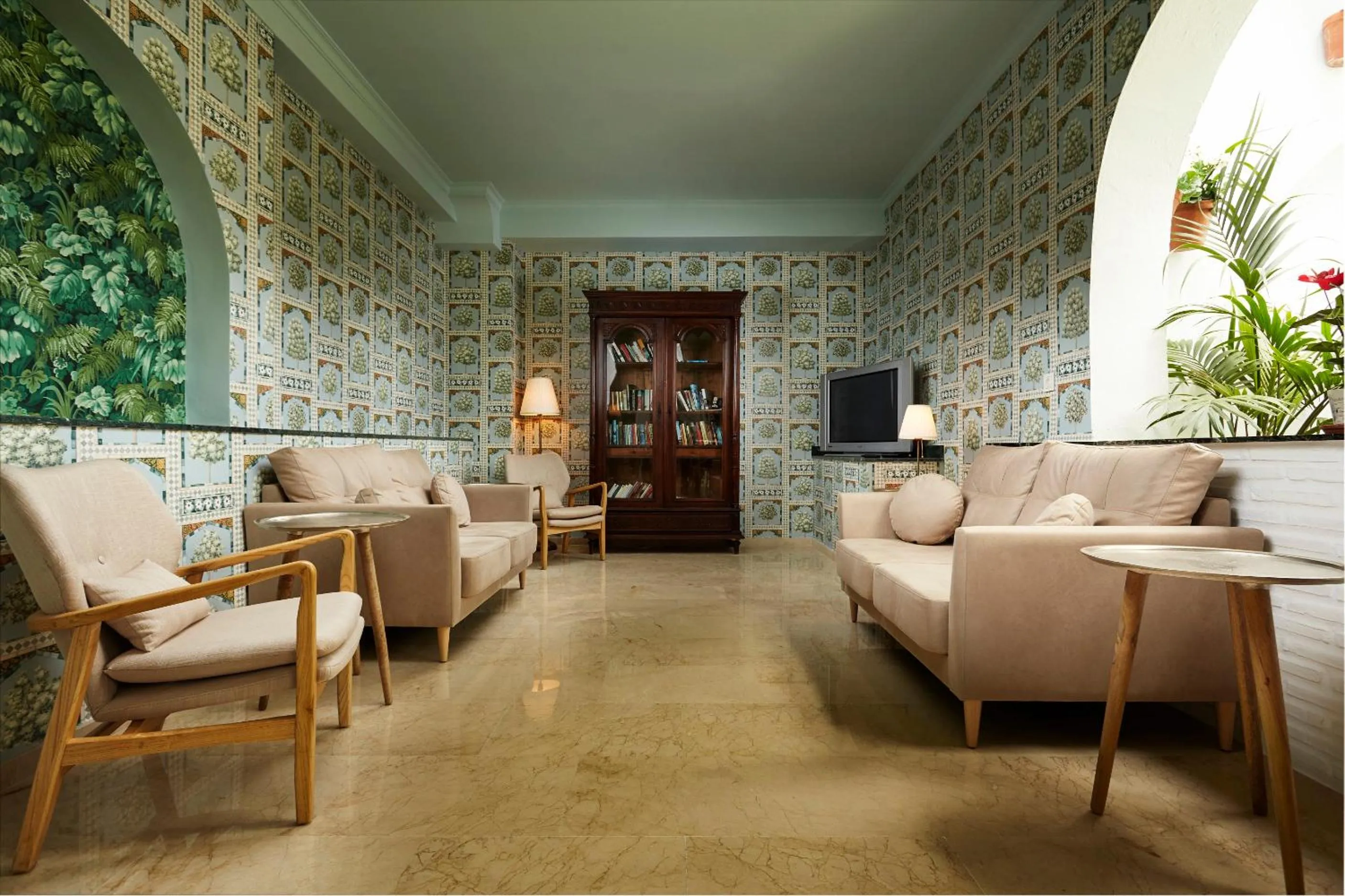 Library in Hotel Villa Flamenca