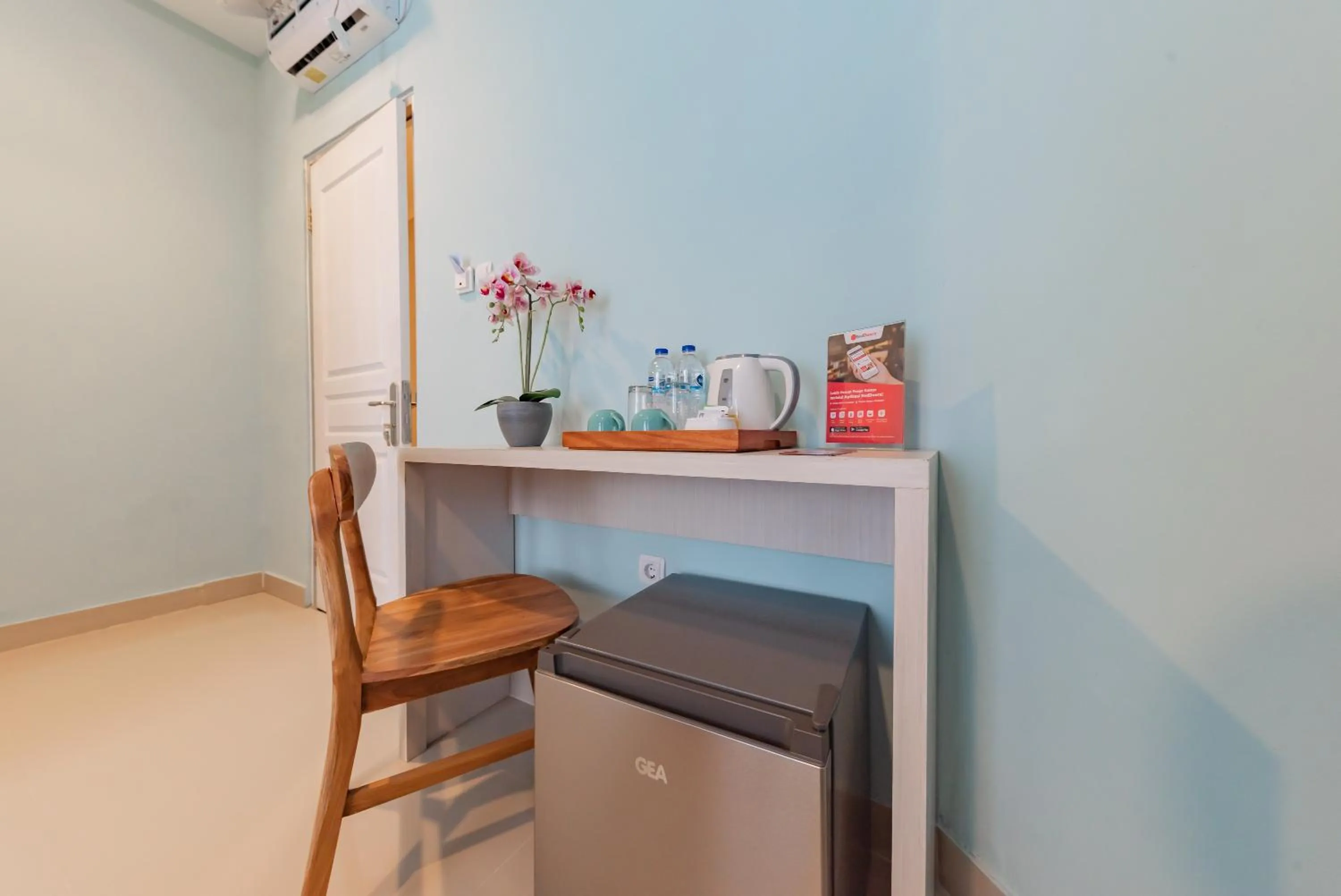 oven in RedDoorz Plus near Surapati Core