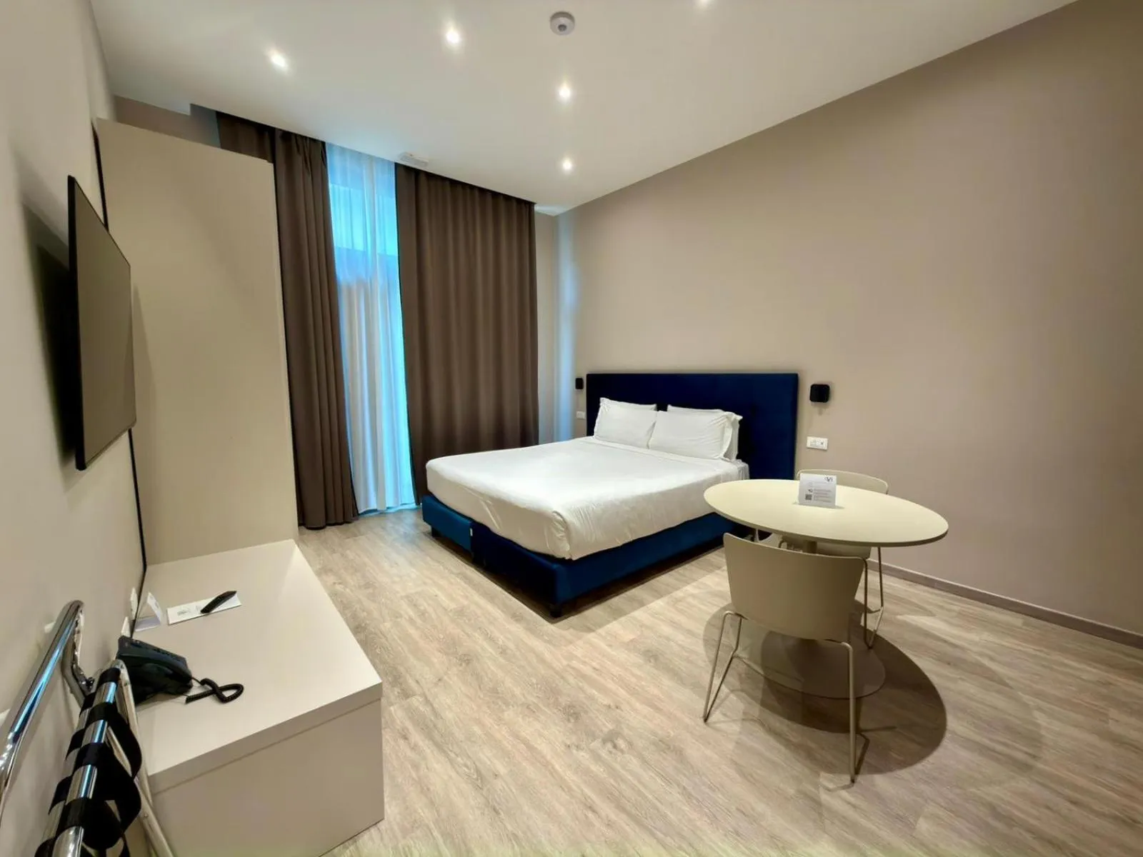 Bedroom, Bed in Vi Suites