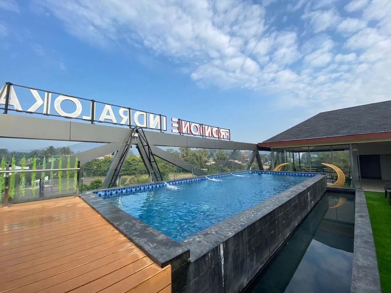 Swimming pool in Front One Resort Indraloka Temanggung