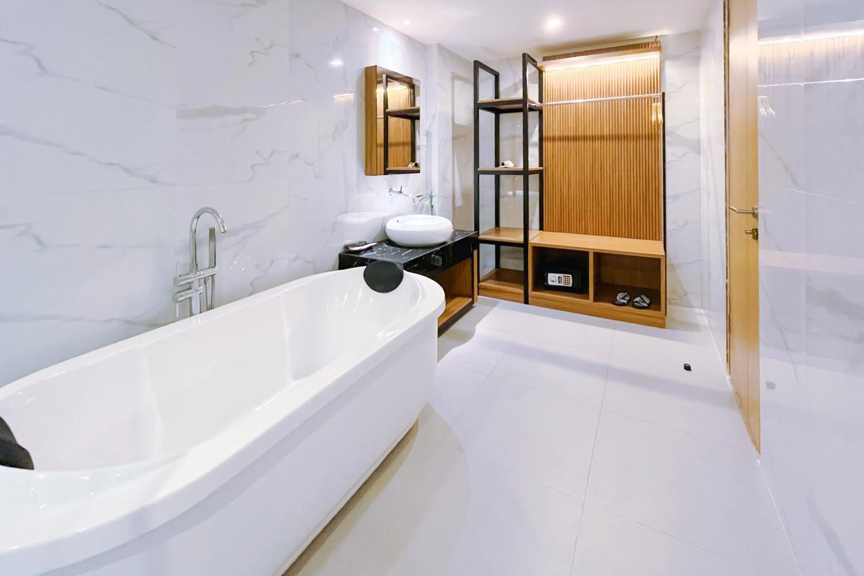 Bath in Front One Resort Indraloka Temanggung