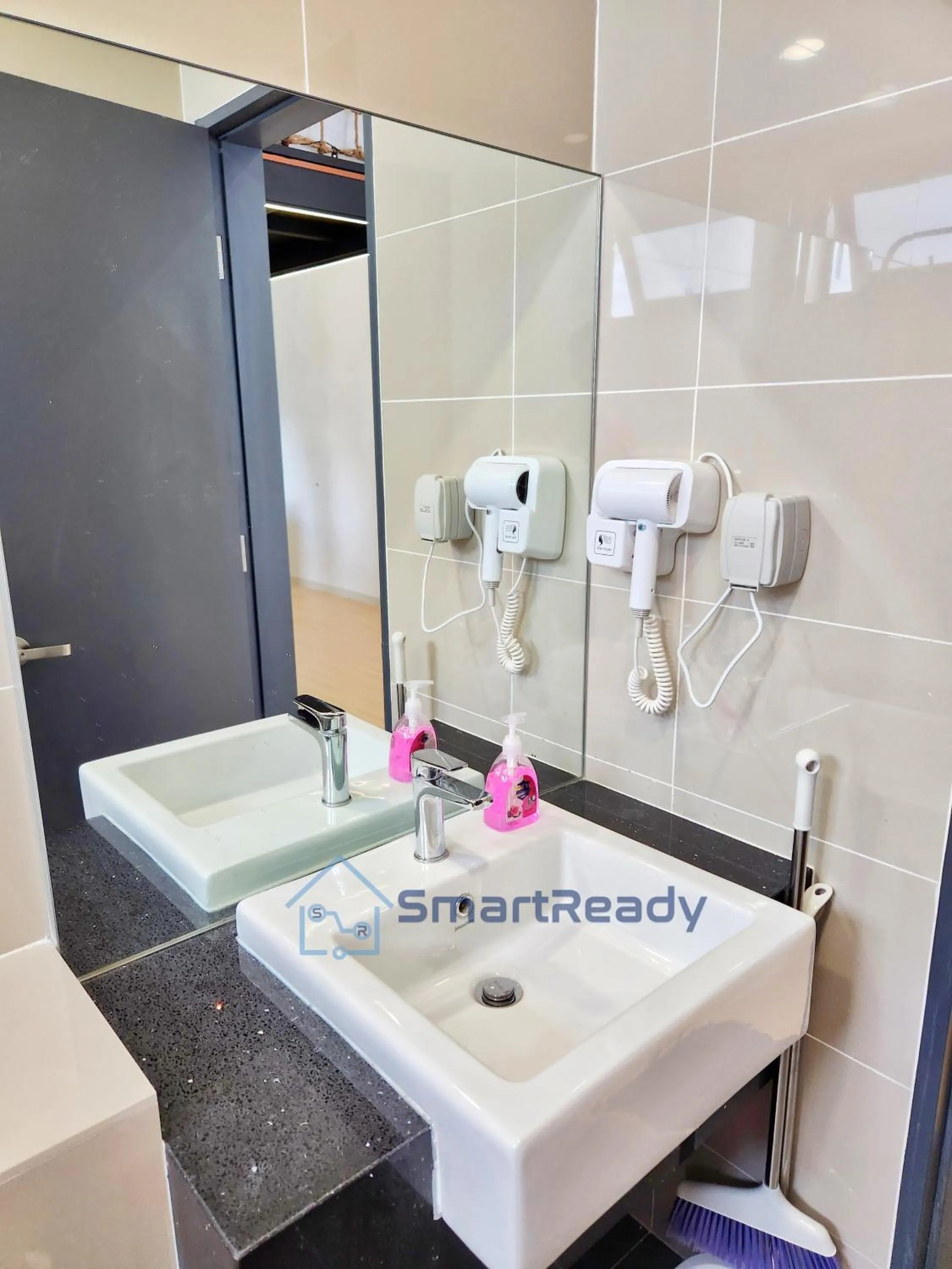 Bathroom in Sunway GRID by SR Home