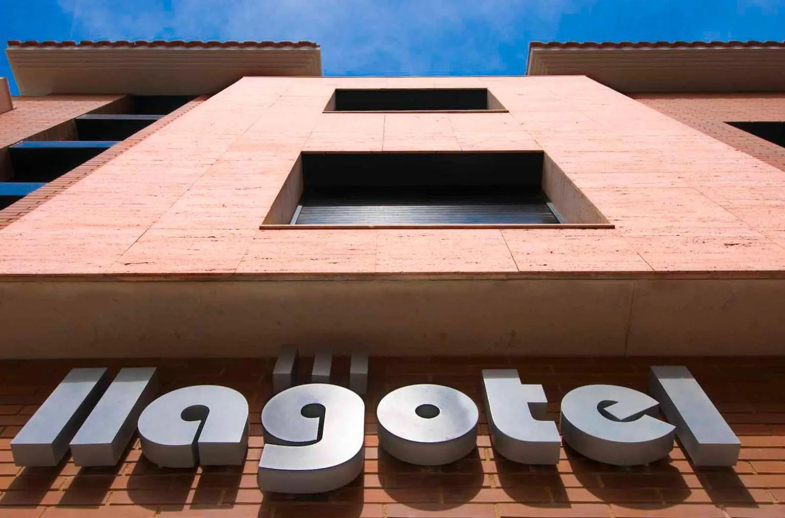 Property building in Llagotel