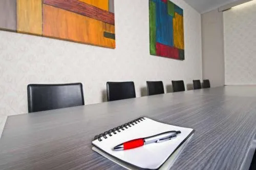 Business facilities in Llagotel