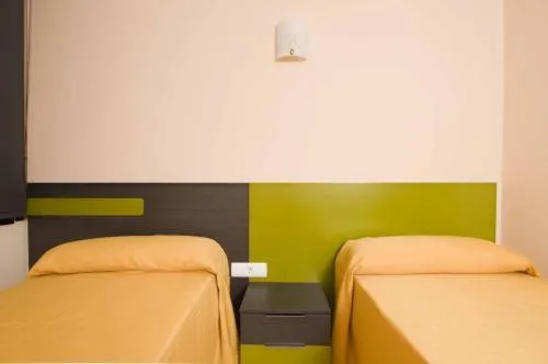 Photo of the whole room, Bed in Llagotel