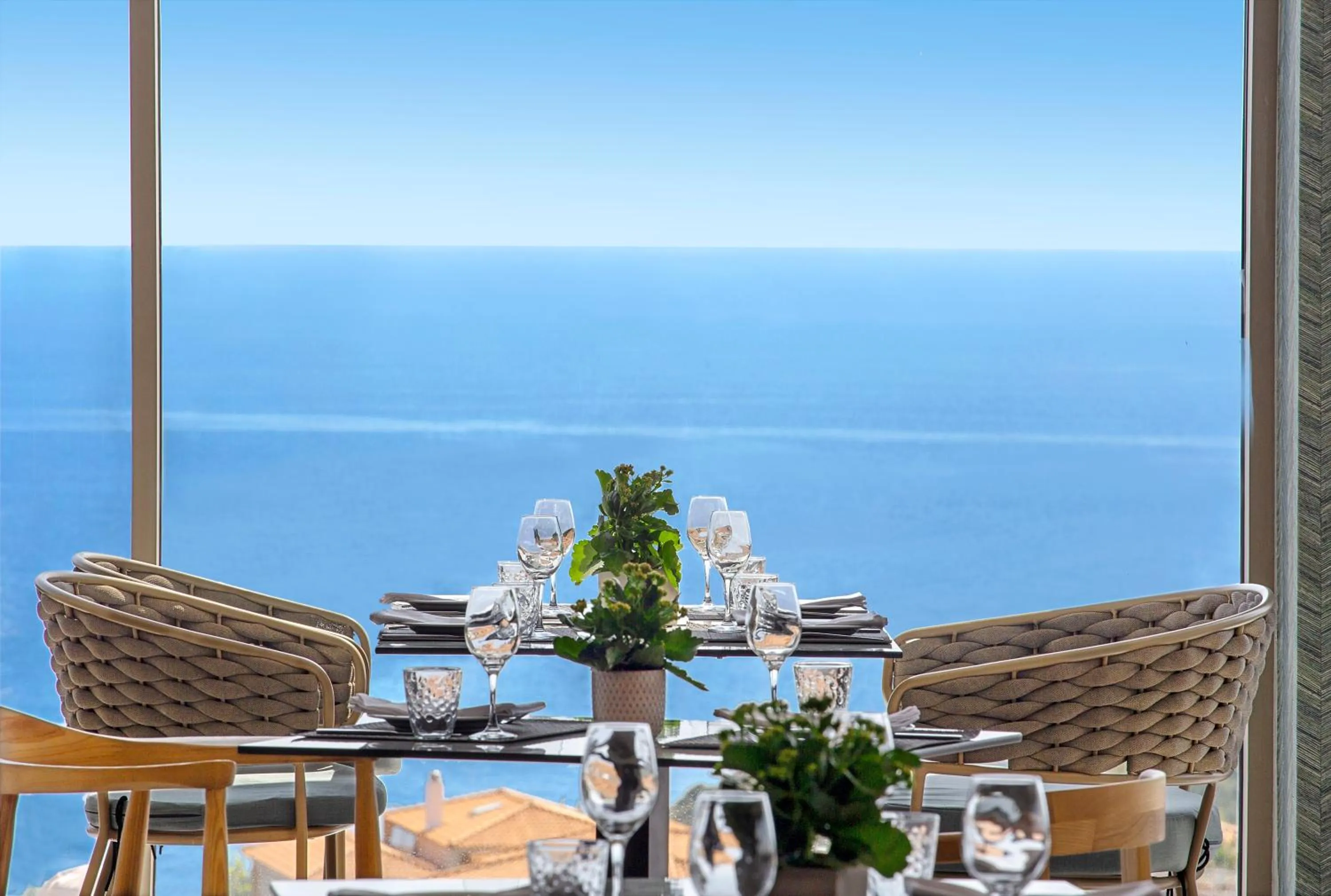 Restaurant/places to eat in Ajul Luxury Hotel & Spa Resort, a Registry Collection Hotel