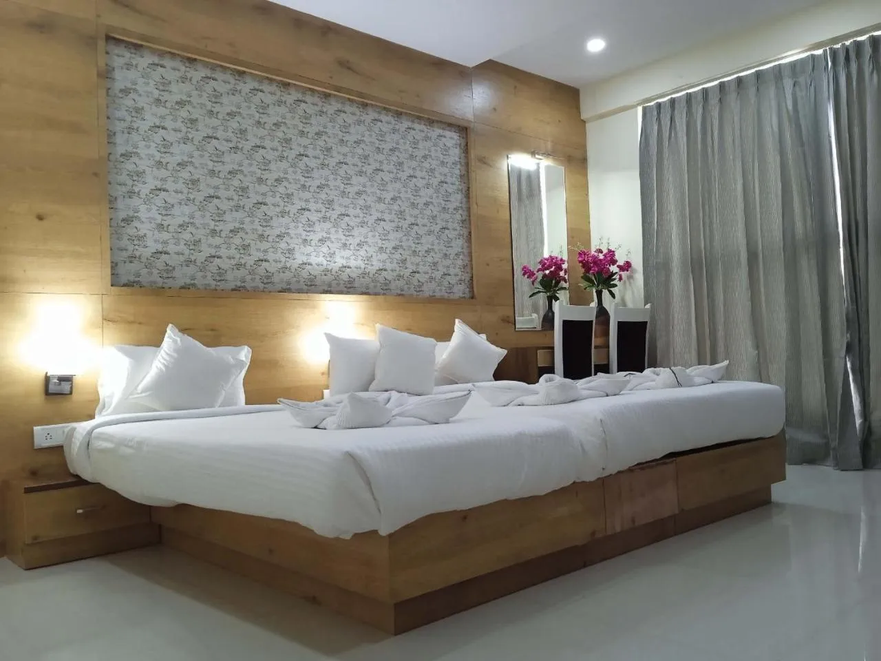 Bedroom, Bed in Ishwerya Suites