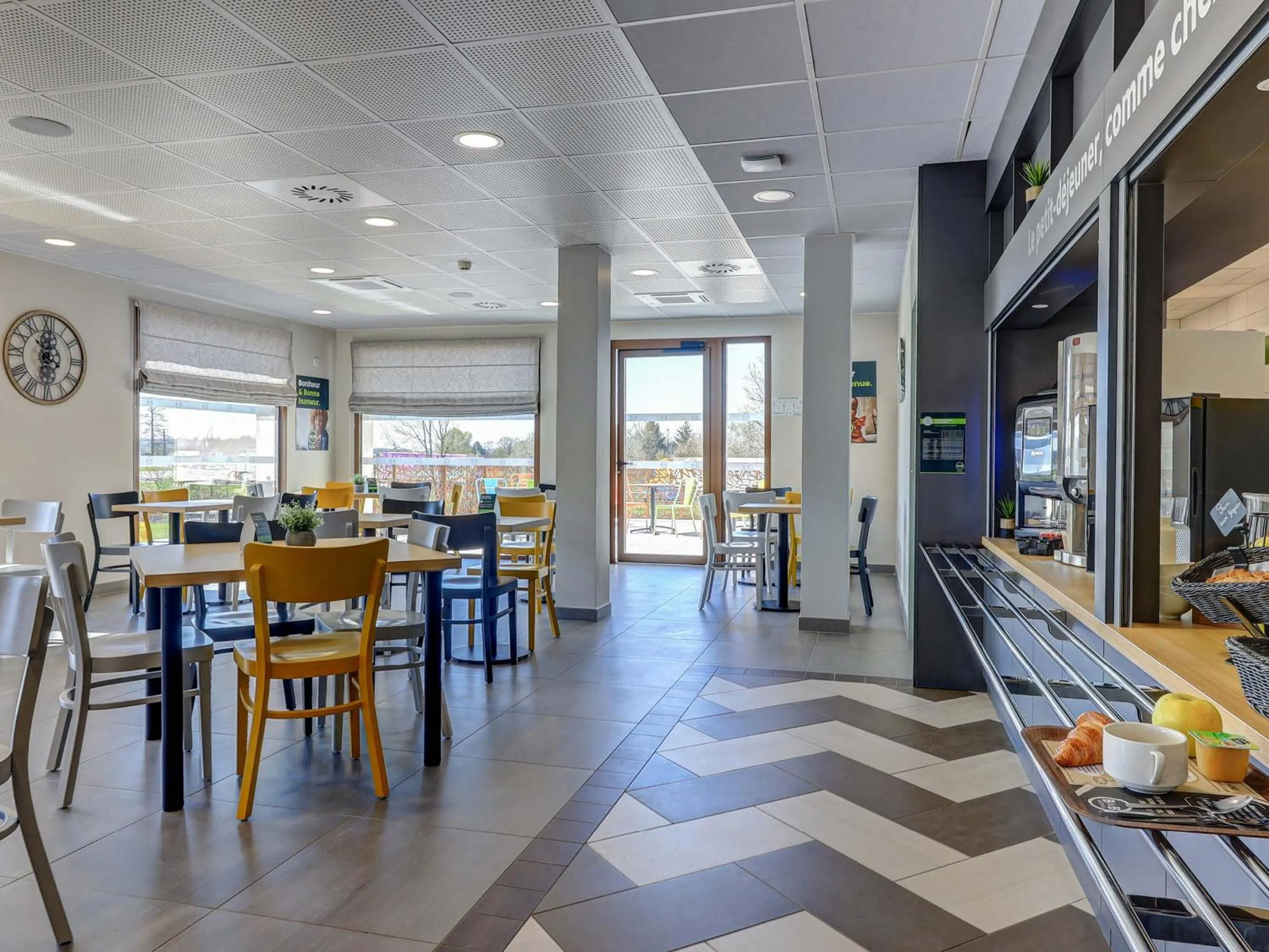 Breakfast in B&B HOTEL Le Creusot Montchanin