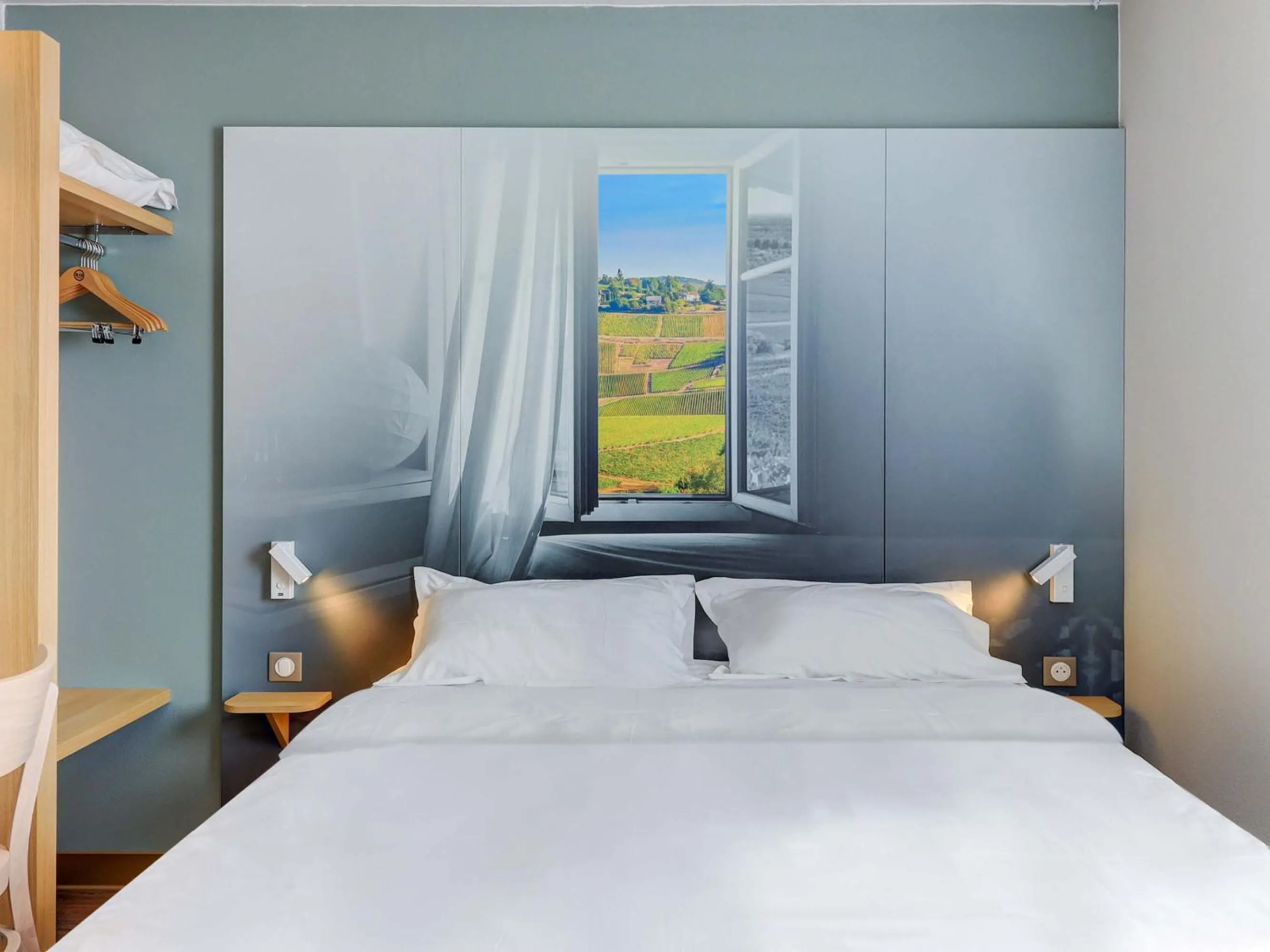 Bedroom, Bed in B&B HOTEL Le Creusot Montchanin