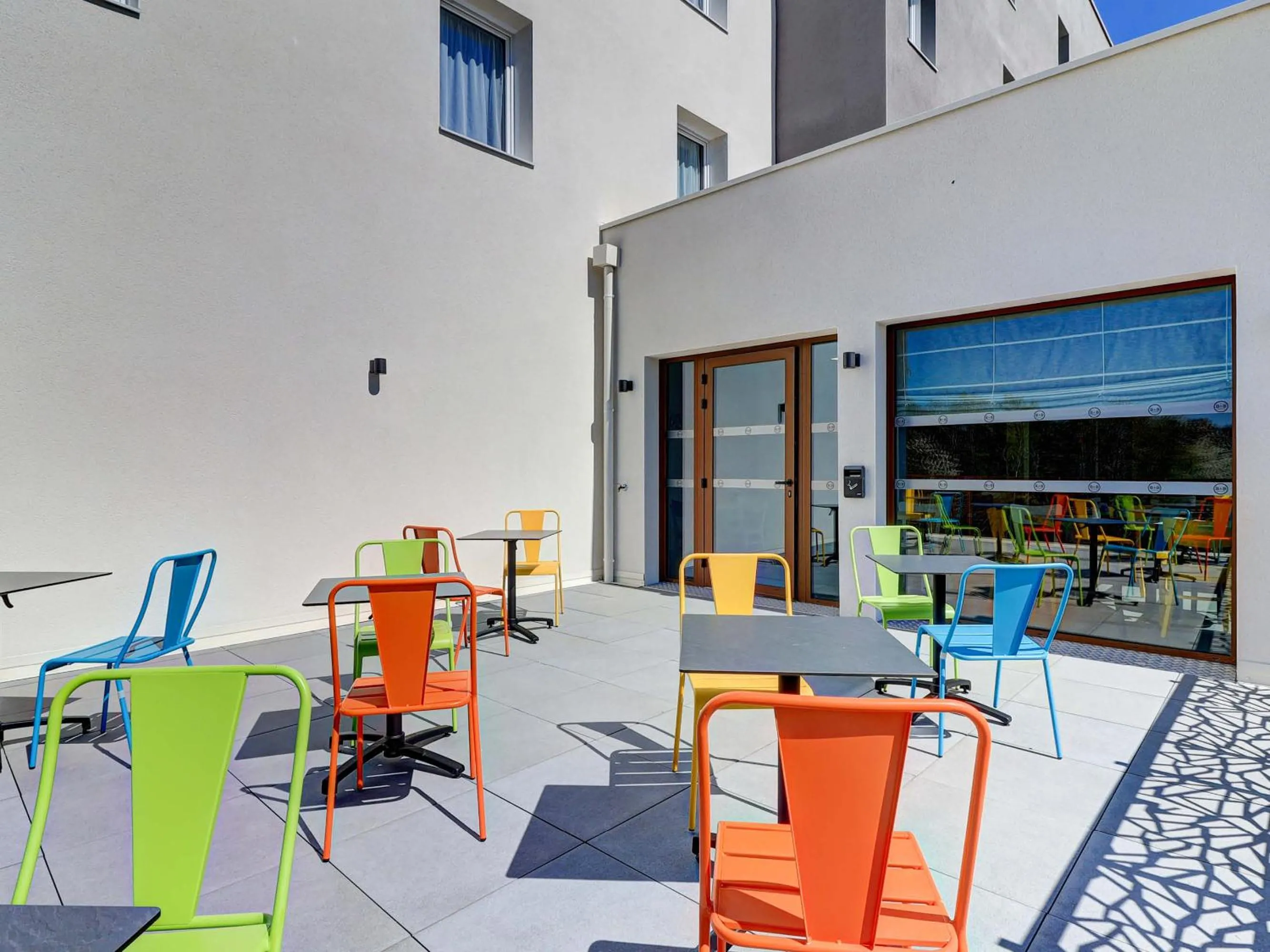 Patio in B&B HOTEL Le Creusot Montchanin