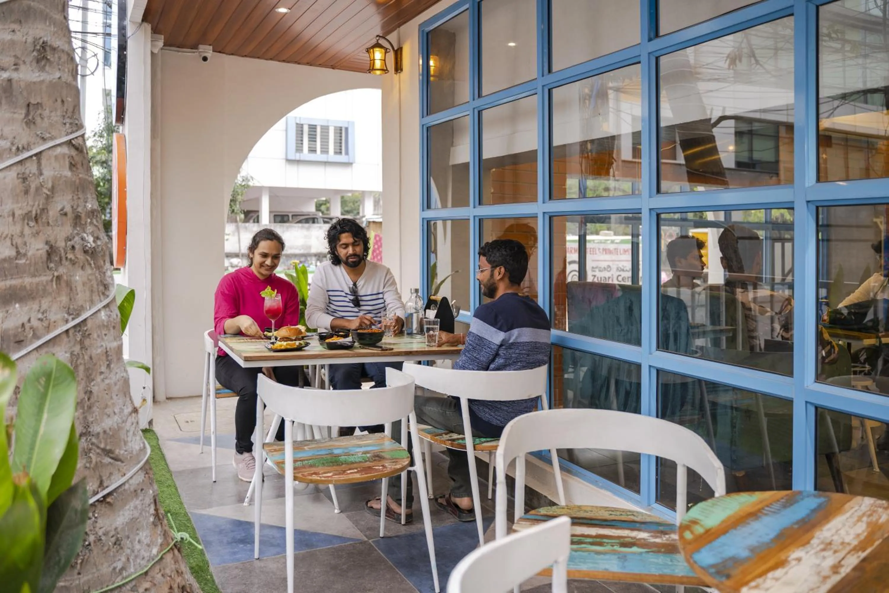 Restaurant/places to eat in Zostel Hyderabad