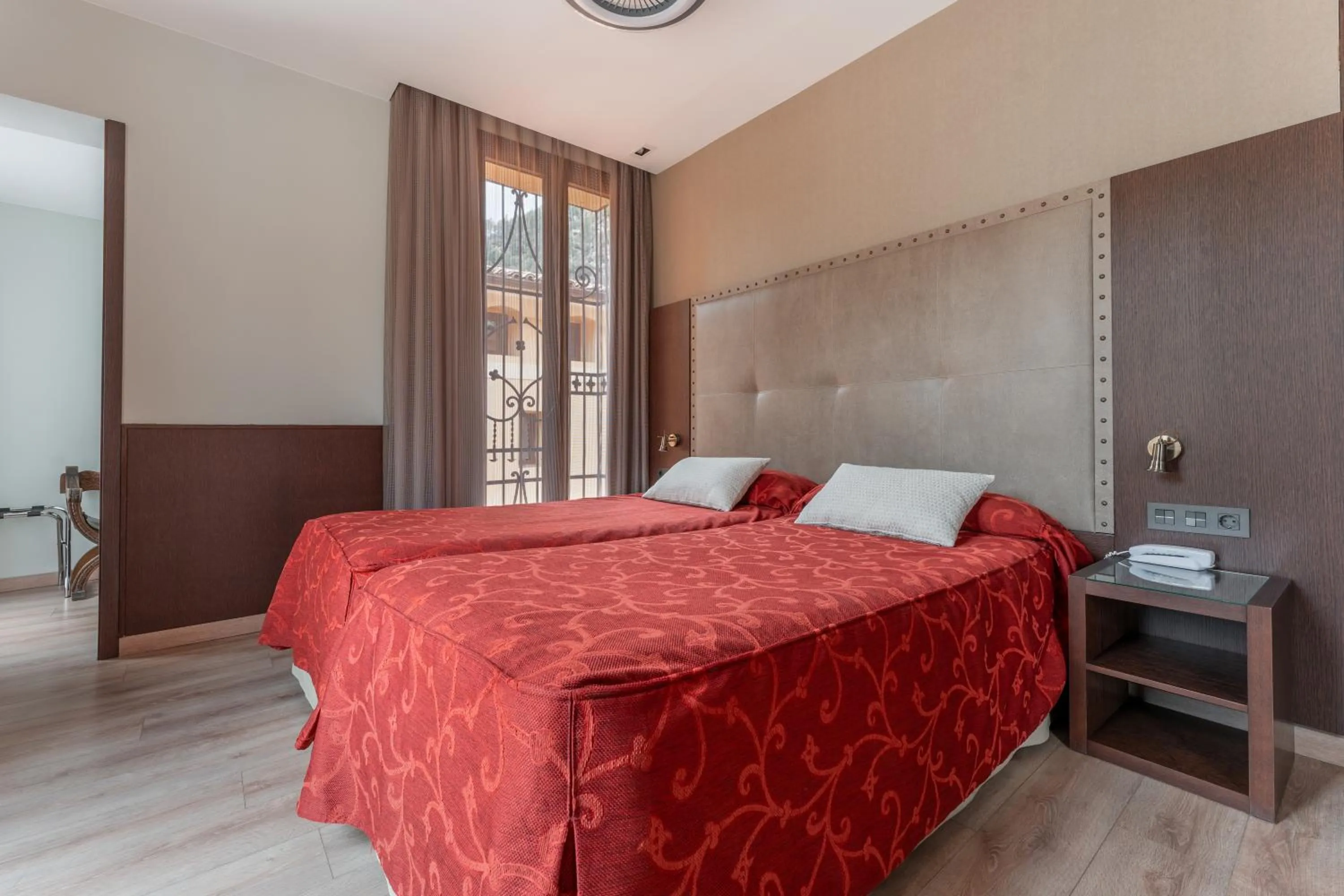 Bedroom, Bed in Hotel de La Trucha