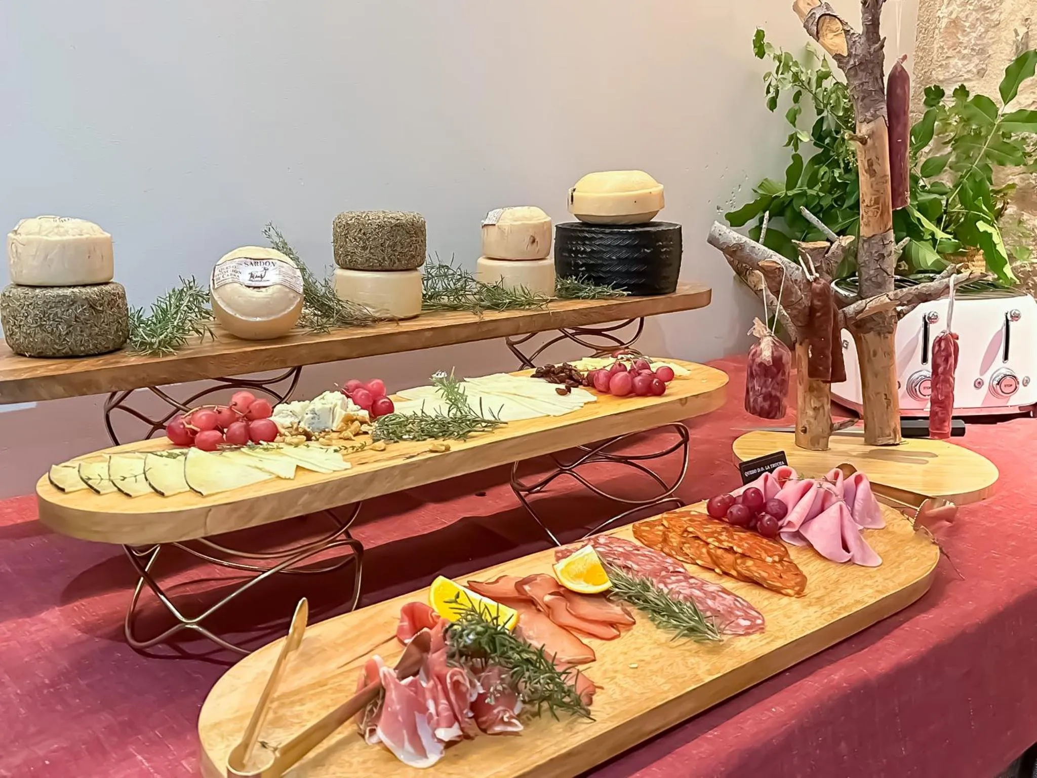 Buffet breakfast in Hotel de La Trucha