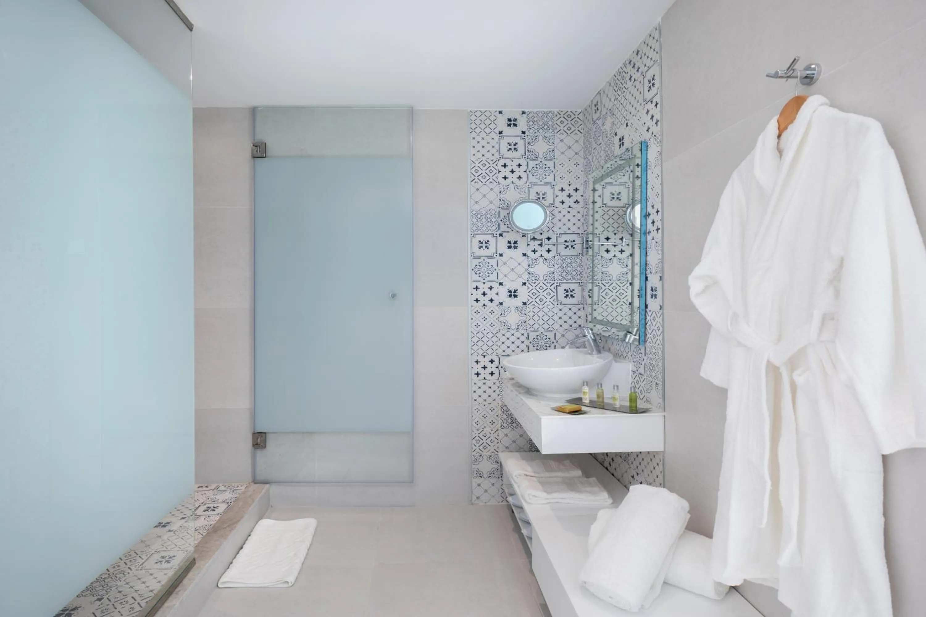 Shower in Hilton Skanes Monastir Beach Resort