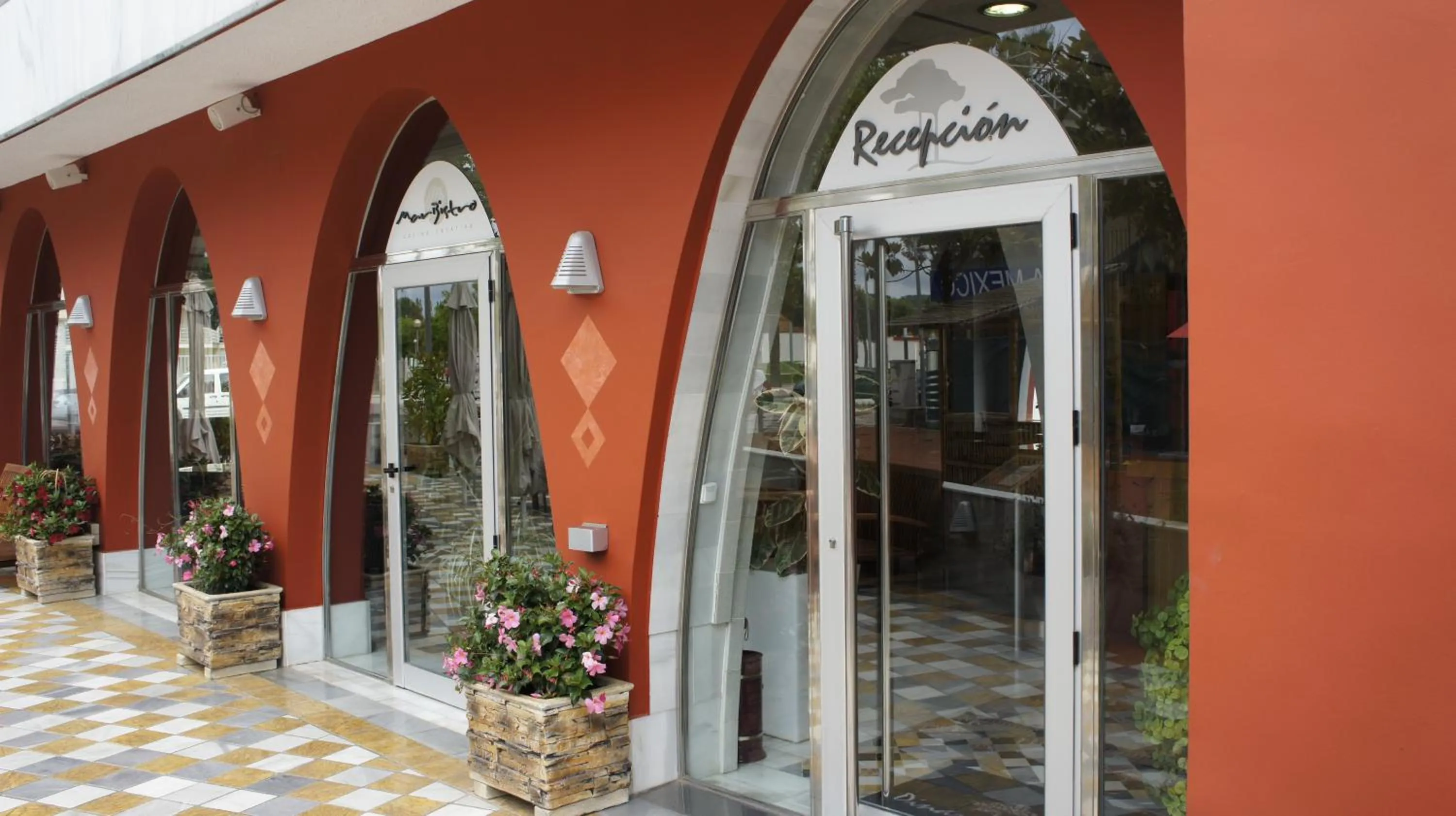 Facade/entrance in Hotel Spa Pinar del Mar