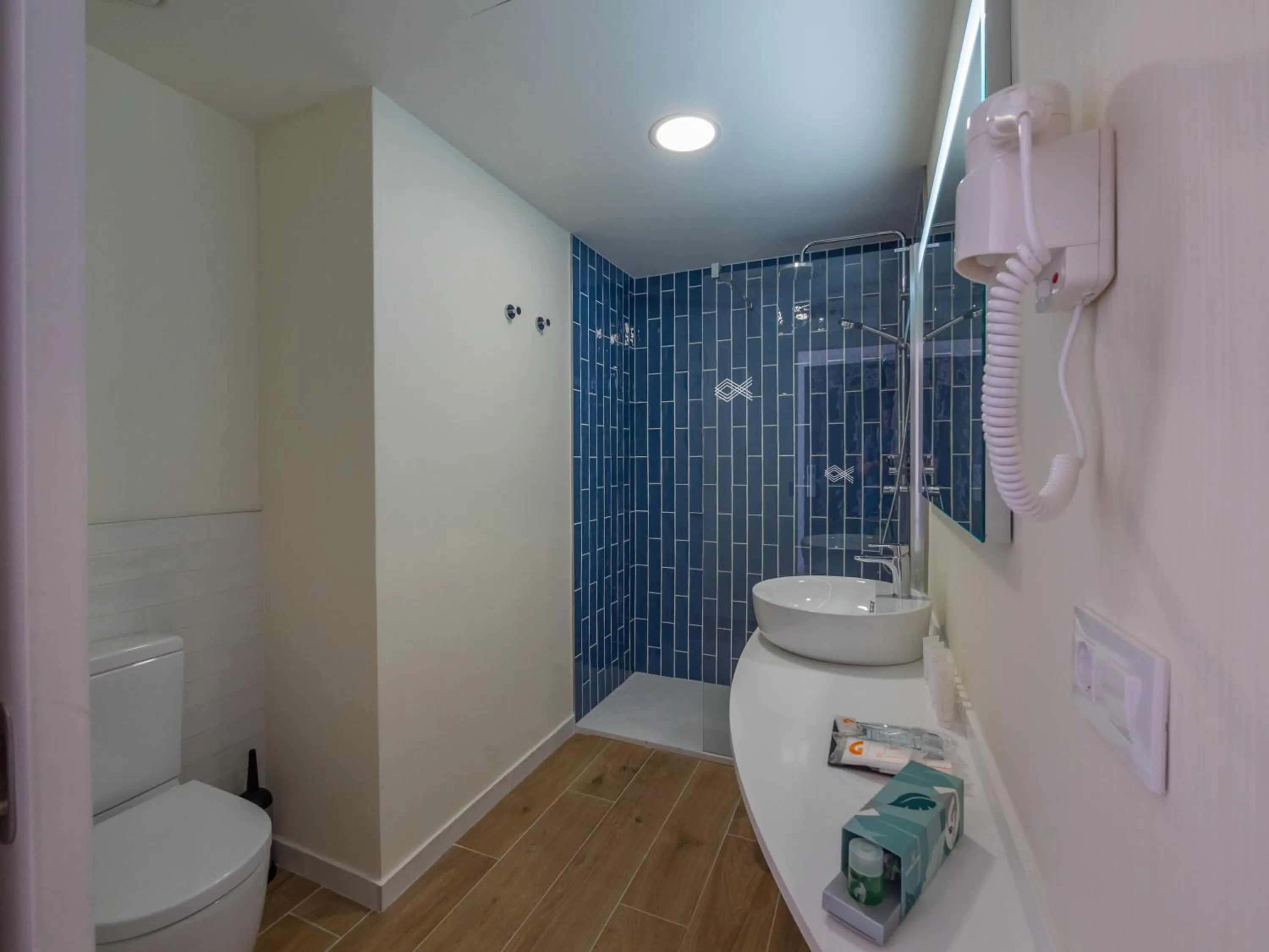 Shower in Golden Mar Menuda