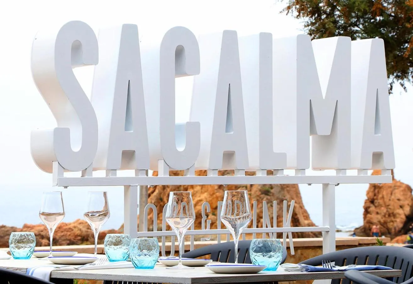 Restaurant/places to eat in Golden Mar Menuda