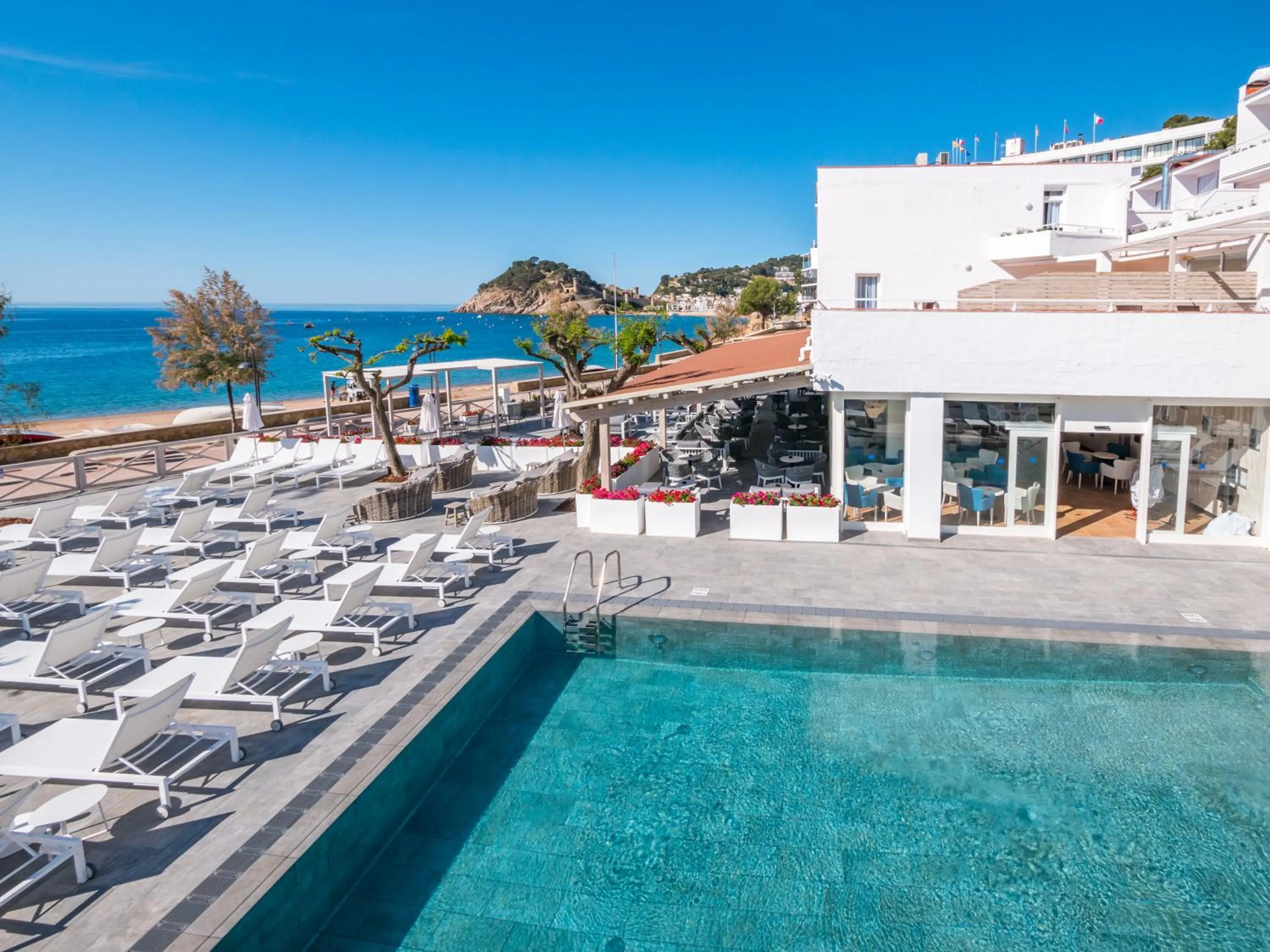 Pool view in Golden Mar Menuda