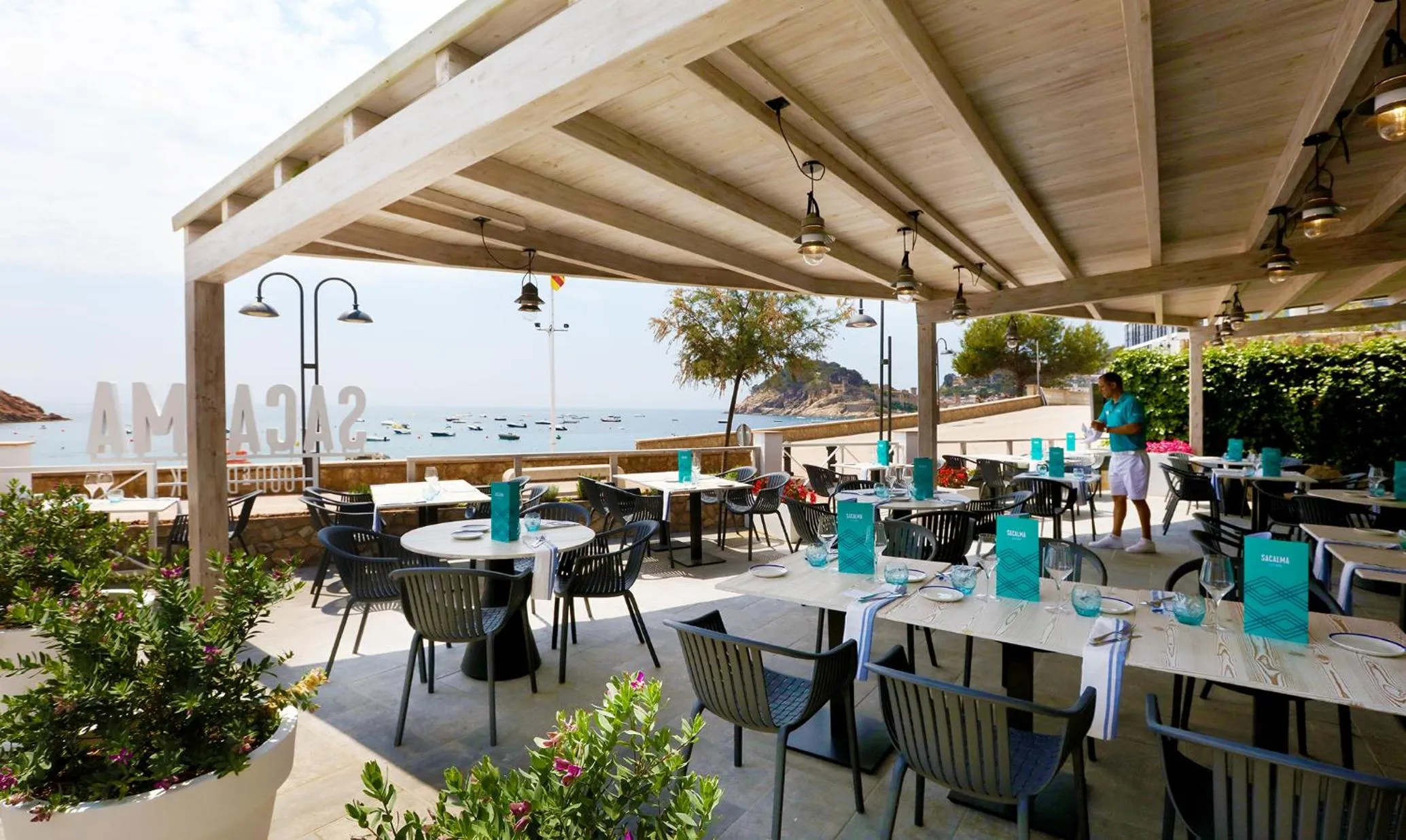 Restaurant/places to eat in Golden Mar Menuda